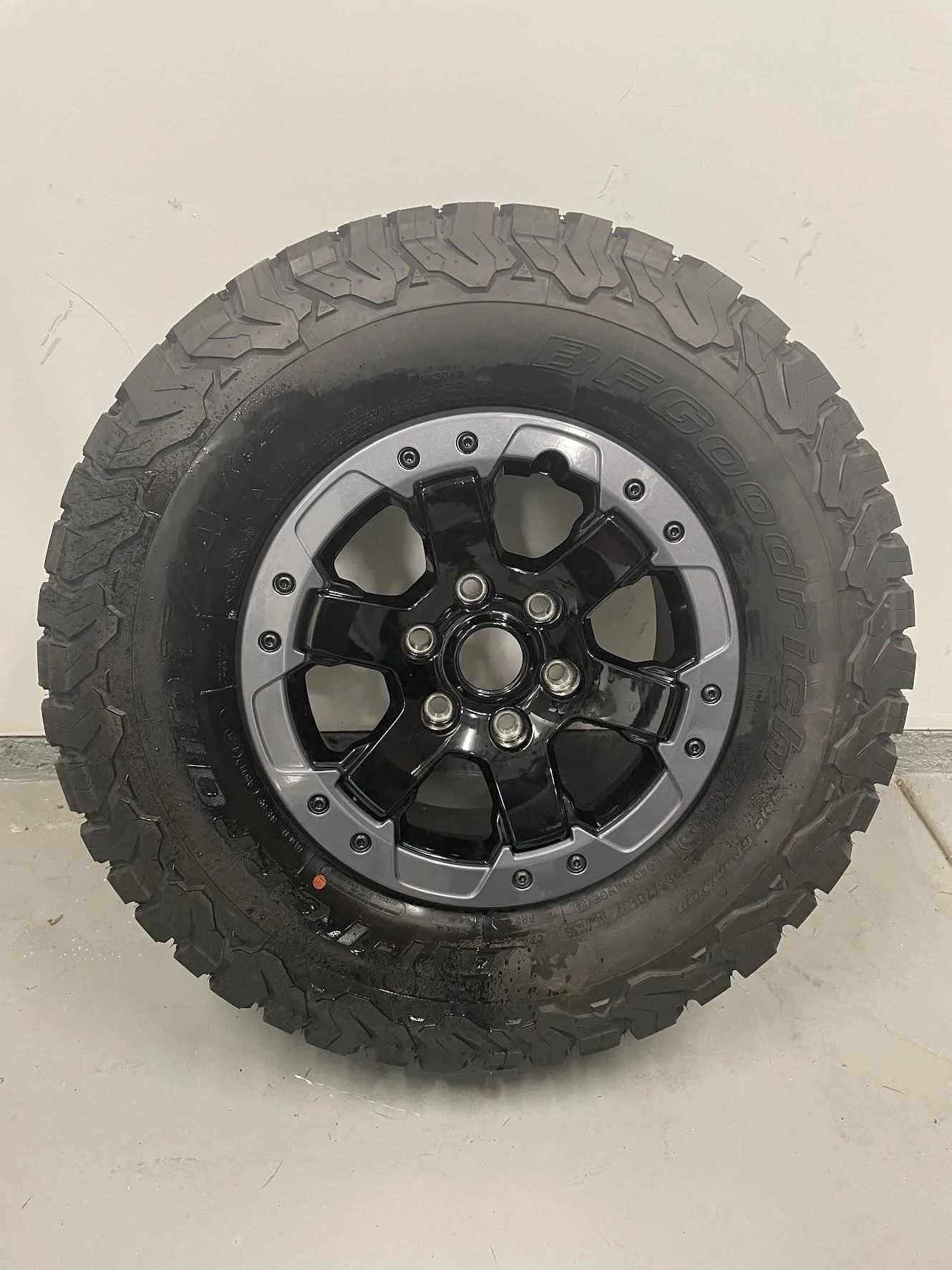Ford Bronco Badlands optional wheels + tires IMG_4015