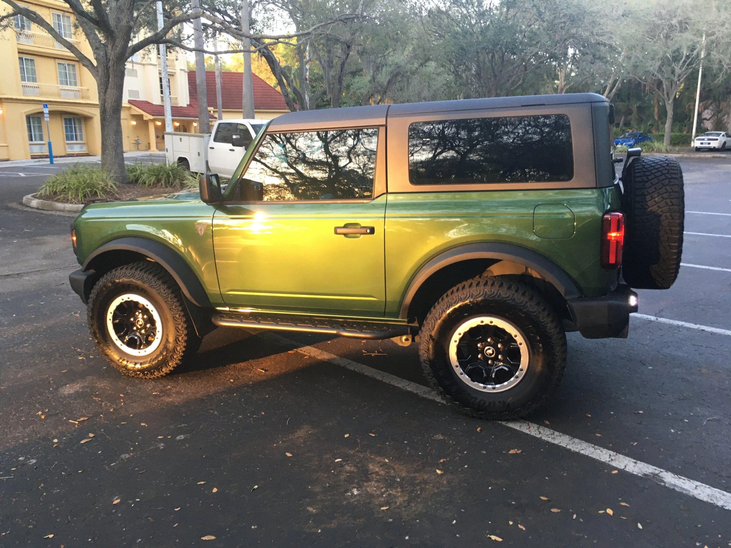 Ford Bronco ERUPTION GREEN Bronco Club 43877F32-3AFA-47E5-865D-34135CECF460