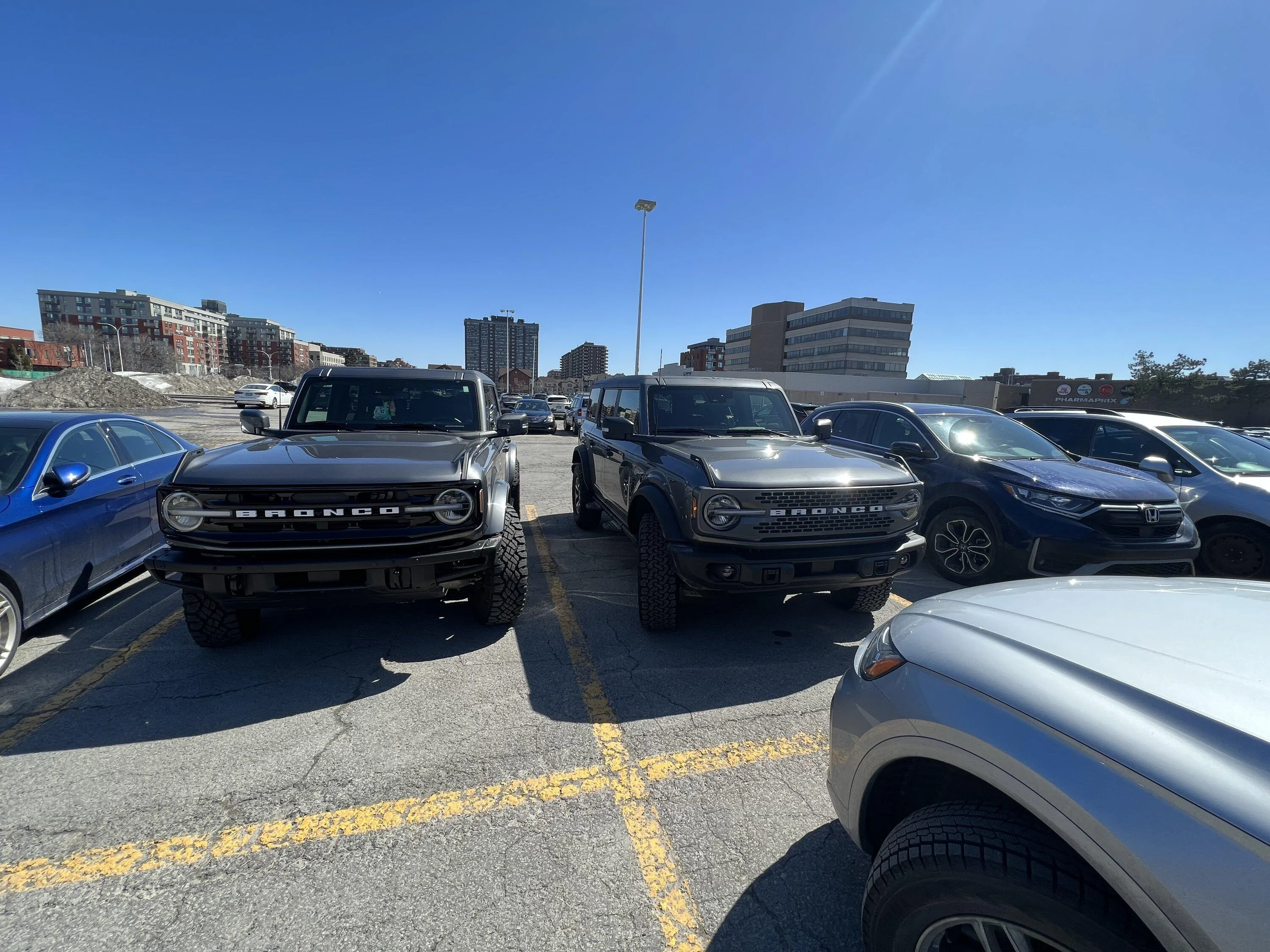 Ford Bronco Bronco Mall Club 56E2D649-A2C3-43B9-9E5B-25E7AFD8A405