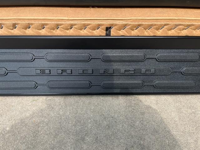 Ford Bronco 4dr factory steps IMG_3956
