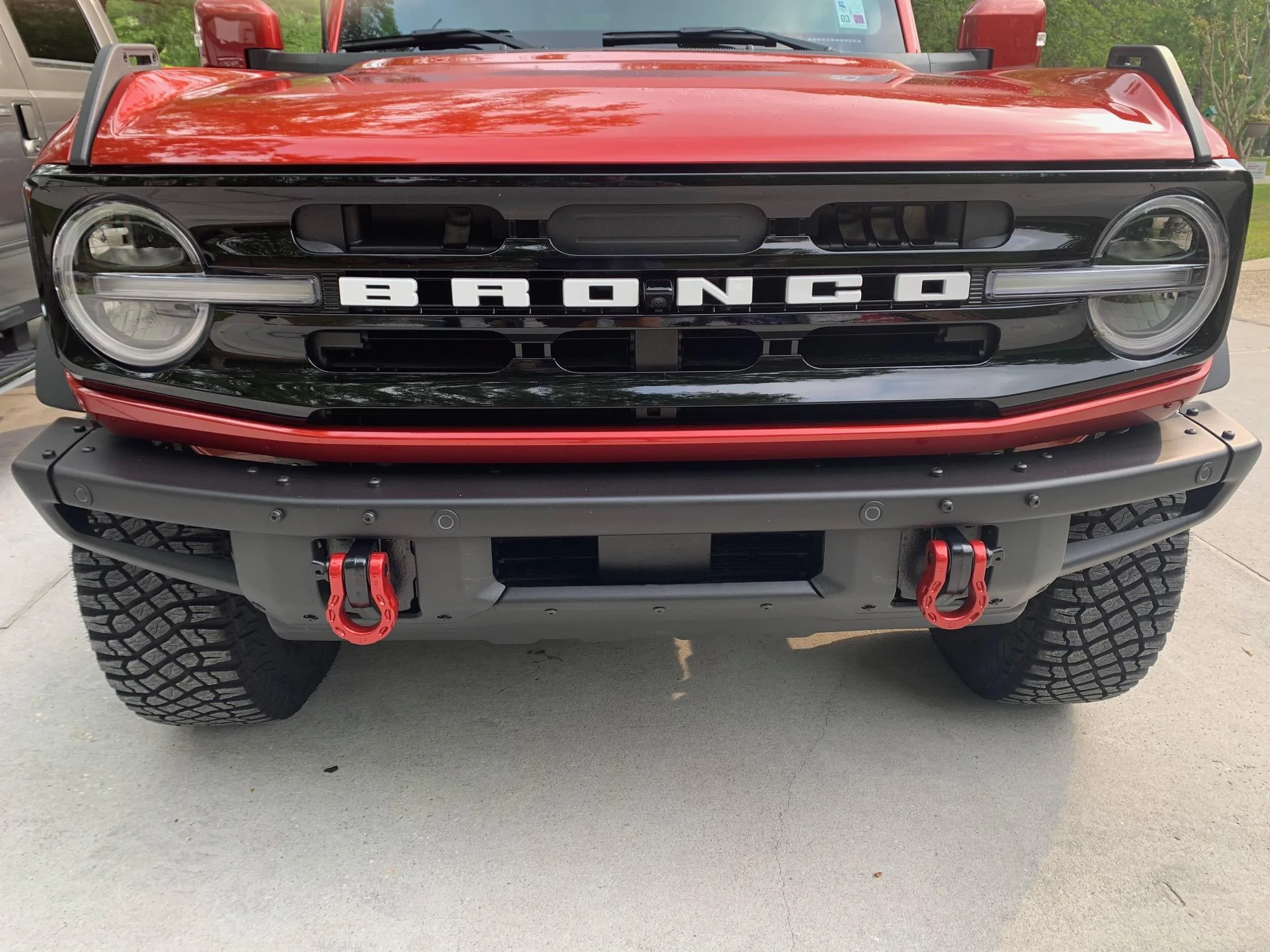 Ford Bronco HOT PEPPER RED Bronco Club shackles