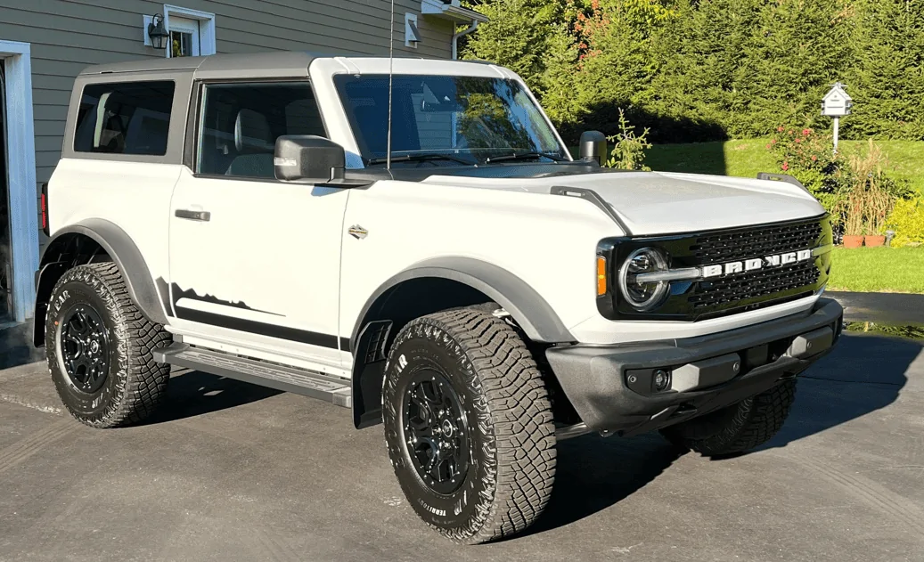 Ford Bronco OXFORD WHITE Bronco Club 1680535708555