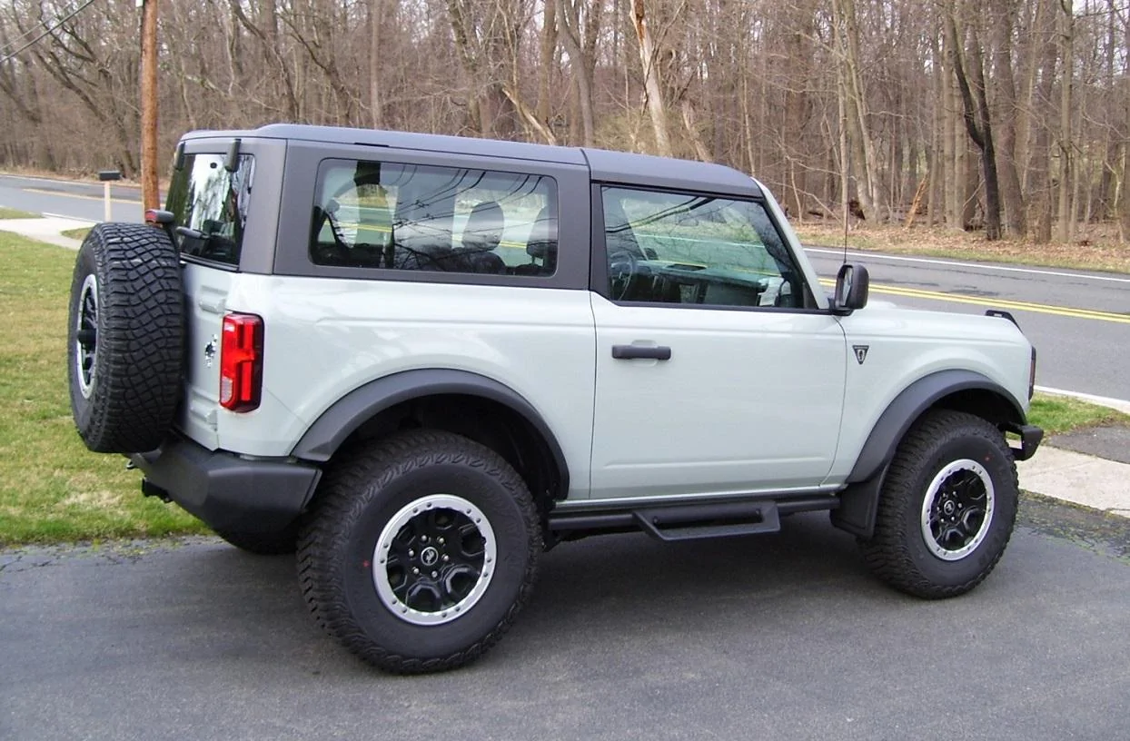 Ford Bronco Factory hoop steps bronco_frontflaps