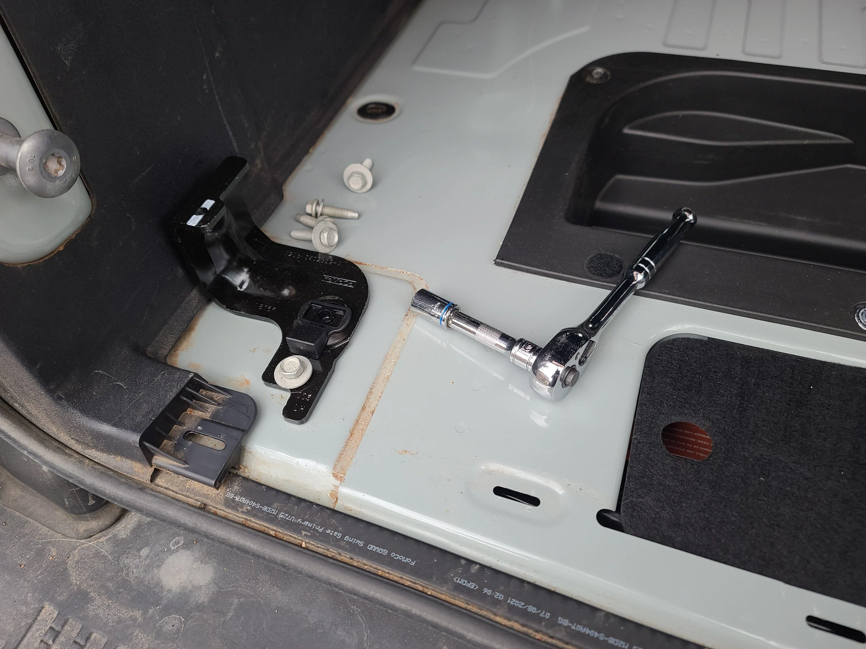 Ford Bronco Slide out tailgate install - '21 BL Sas 20230128_133435