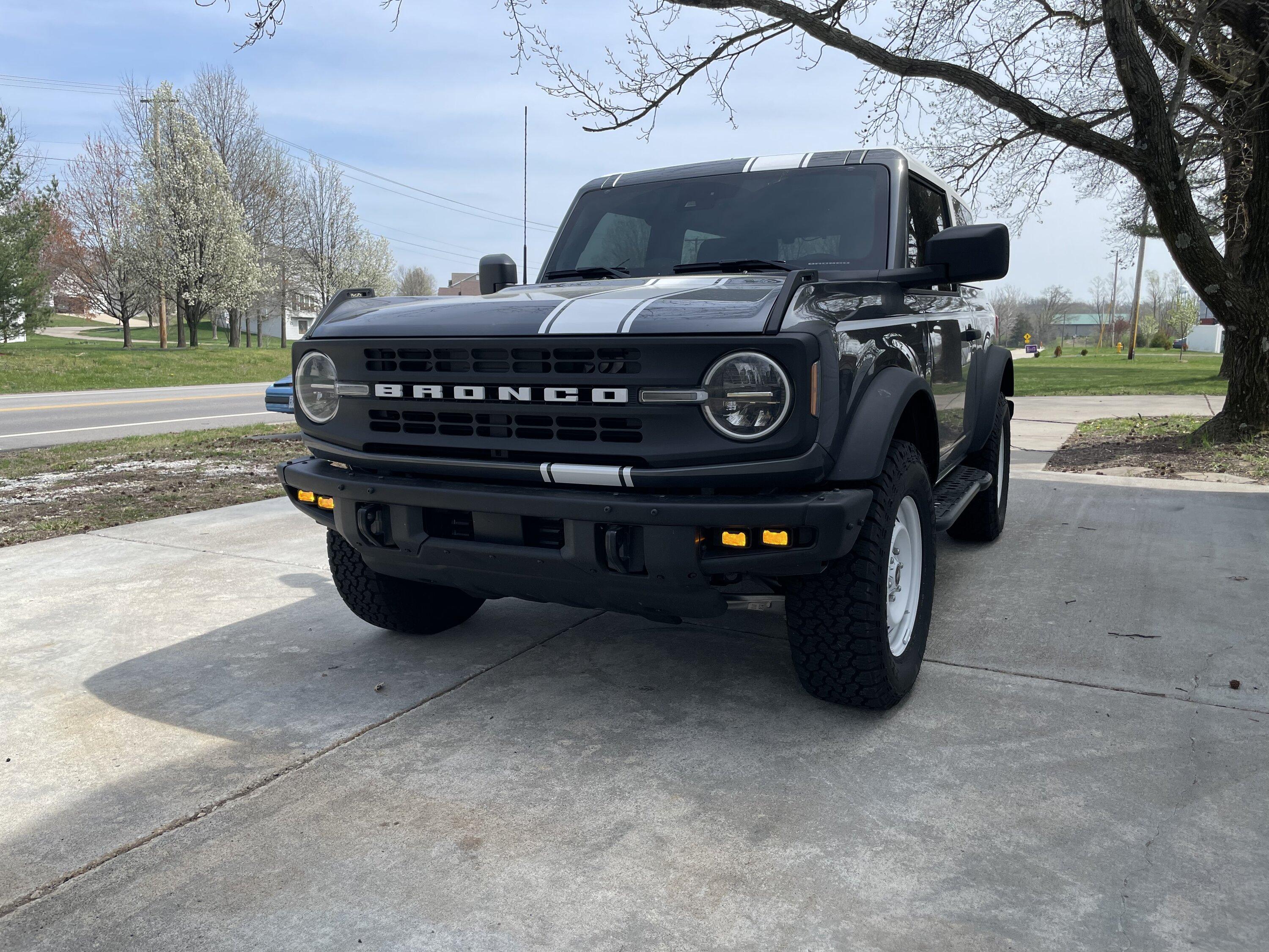 Ford Bronco Heritage classic elements + racing stripes on 2 Door Bronco A9047C2D-CD50-4EE1-A430-B6DE09A6CA55
