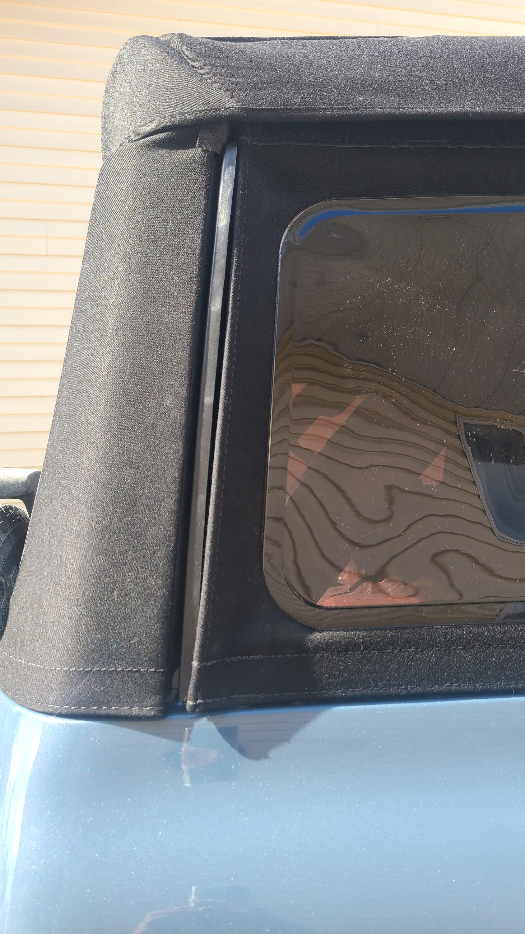 Ford Bronco Soft top window panel problem 20230404_124026