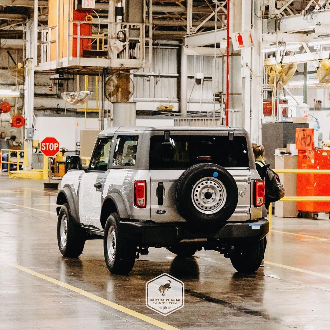 Base 2021 Bronco Iconic Silver Steel Wheels 1 .jpg