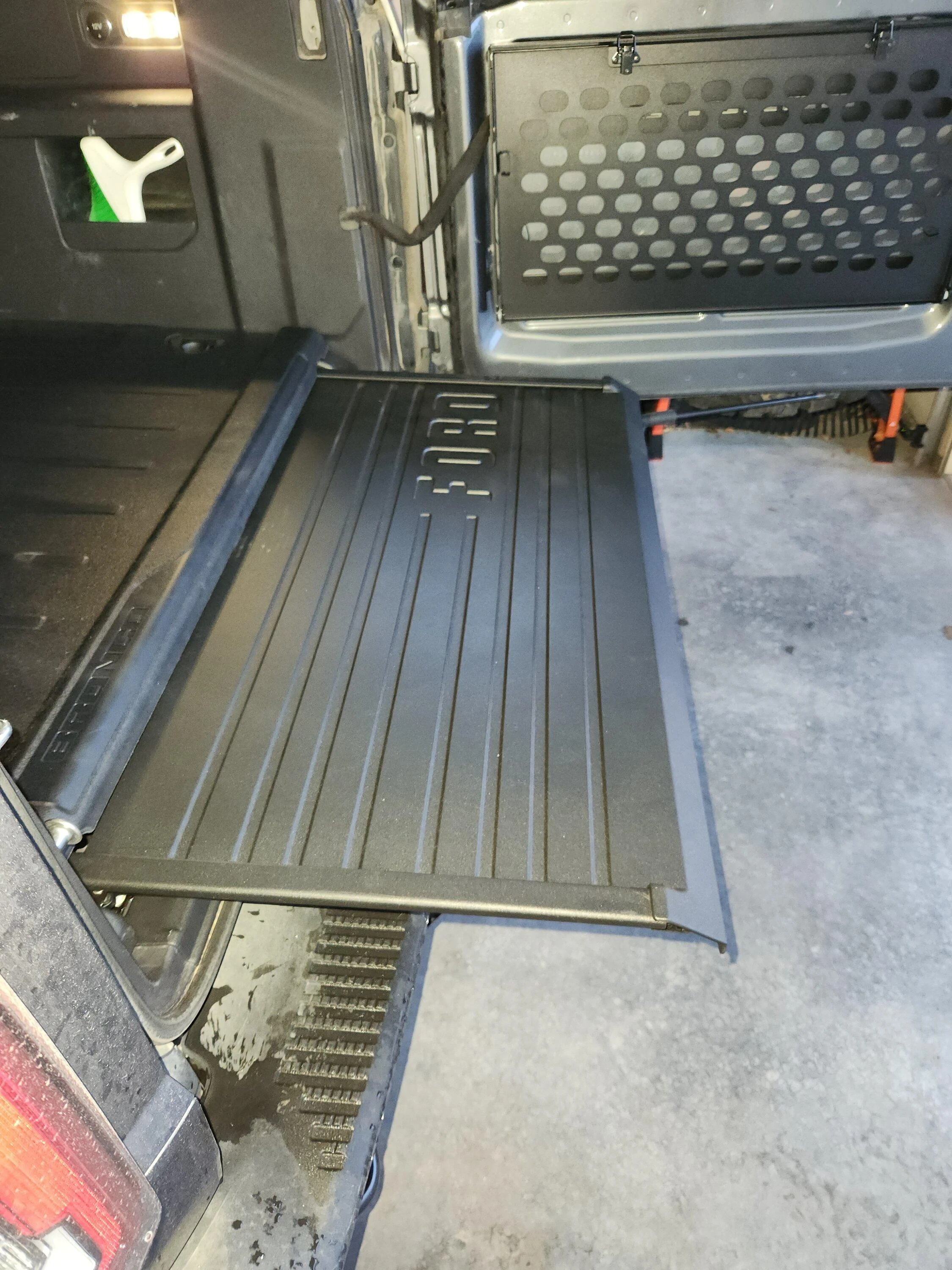 Ford Bronco Slide out tailgate? 20230329_200107