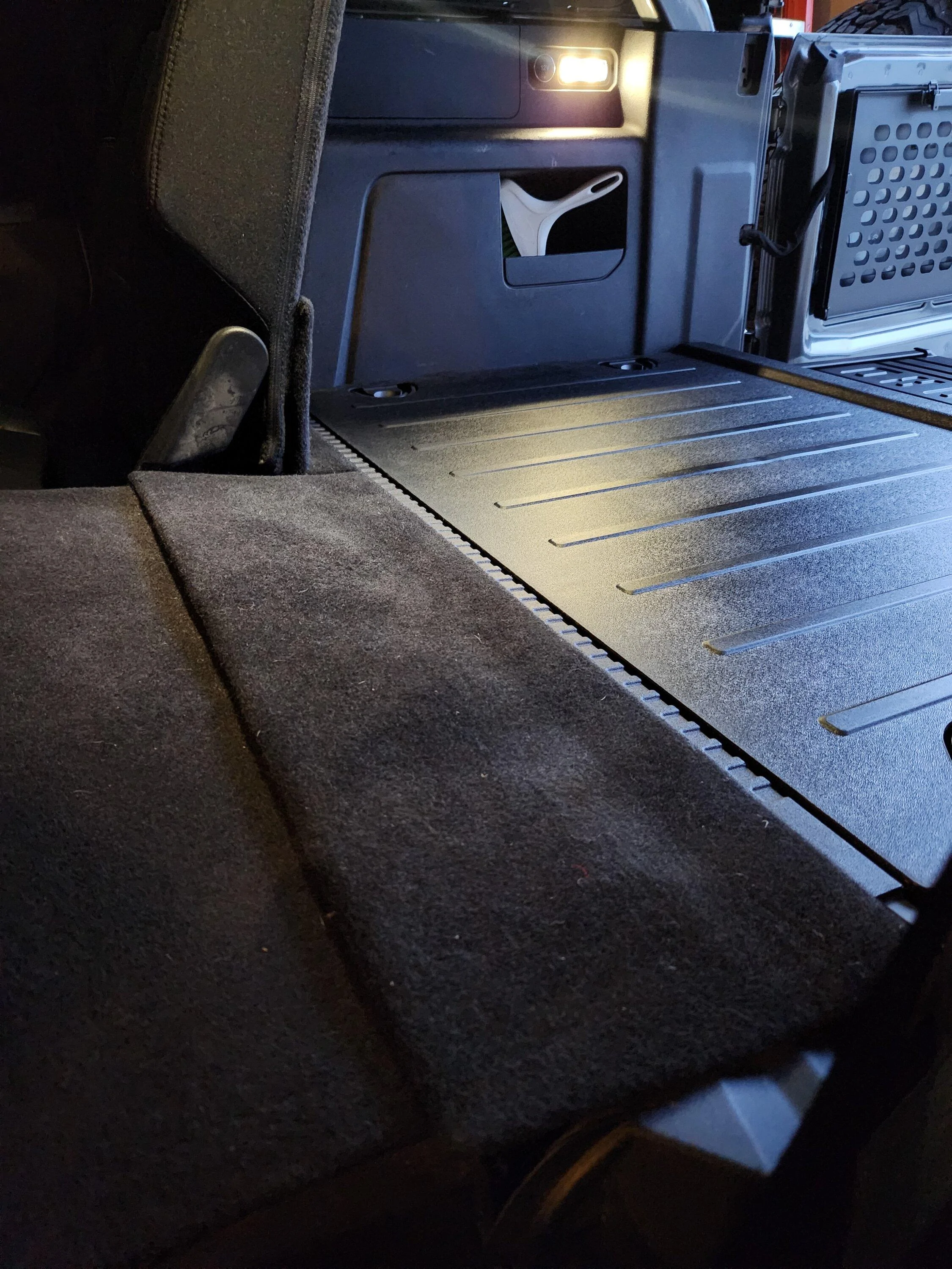 Ford Bronco Slide out tailgate? 20230329_200559