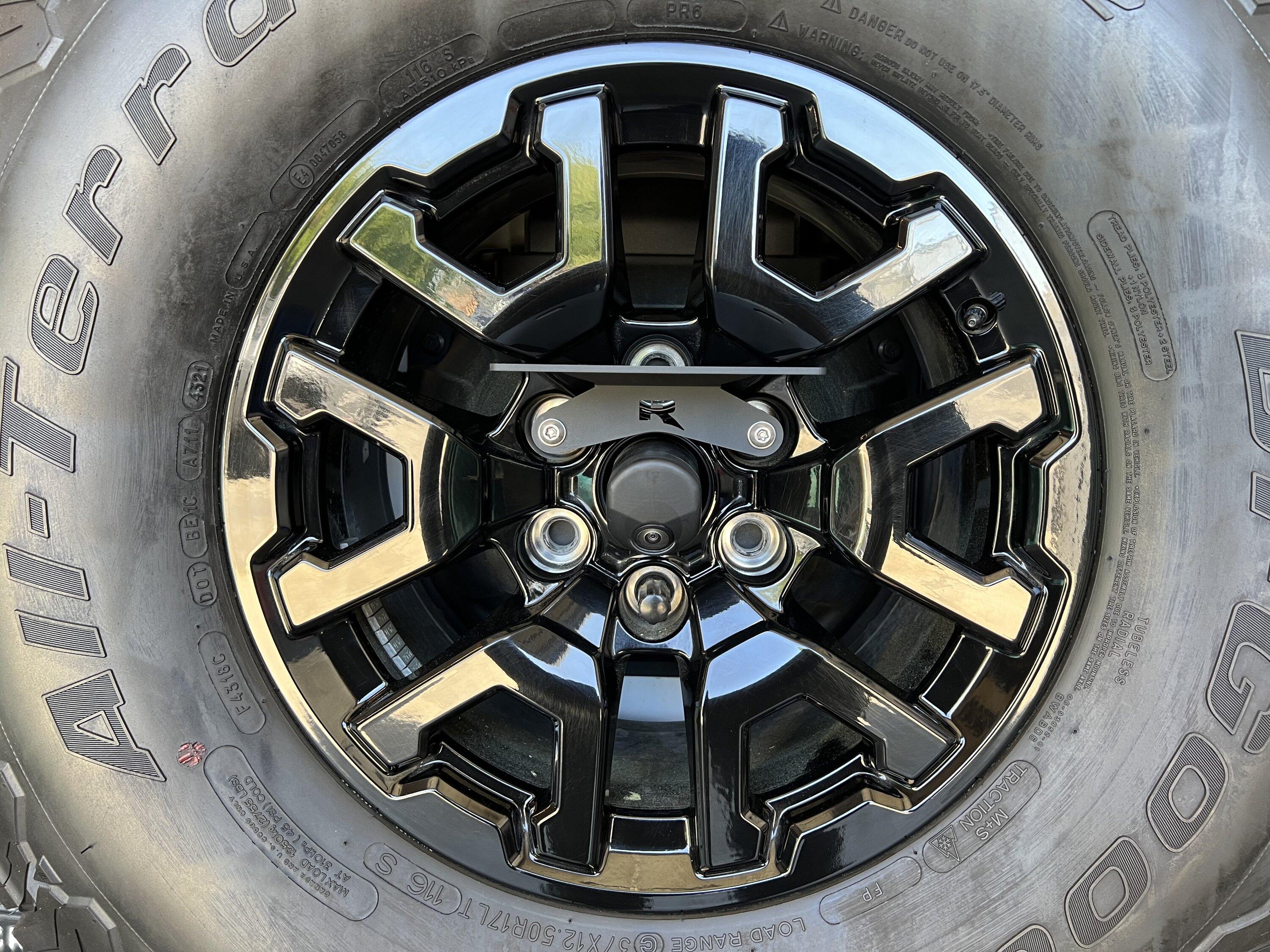 Ford Bronco Chase Lights installed on Bronco Raptor spare tire 1124CCA2-AAA6-4F23-8125-646289A5EEAA