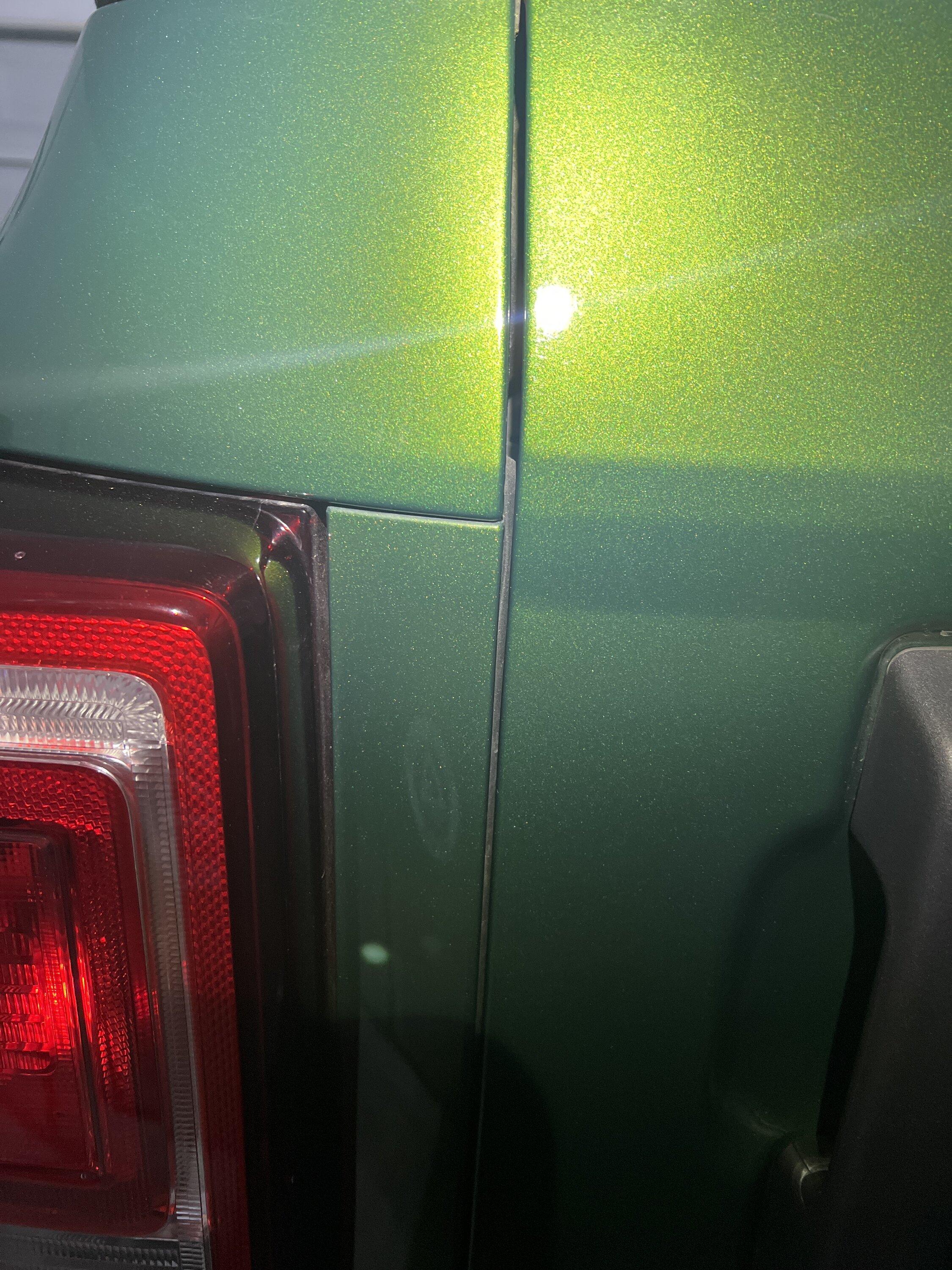 Ford Bronco Possible to remove the rear tailgate door completely? image