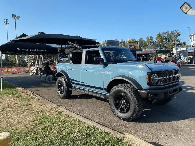 Ford Bronco Humbra Folding Hitch With Canopy IMG_6142