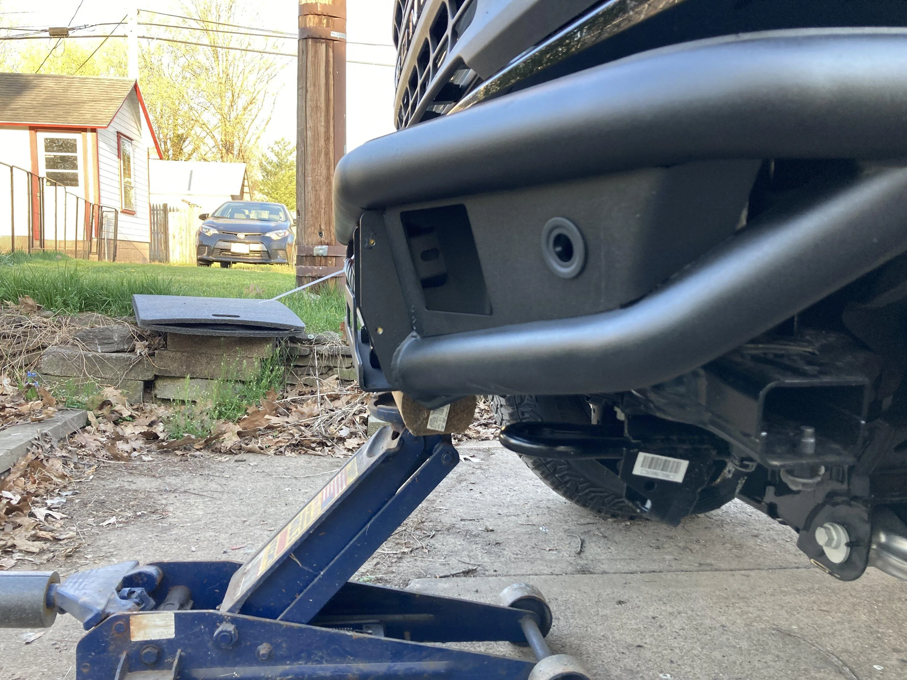 Ford Bronco Damage while using winch on improperly installed Rough Country High Mount IMG_0526