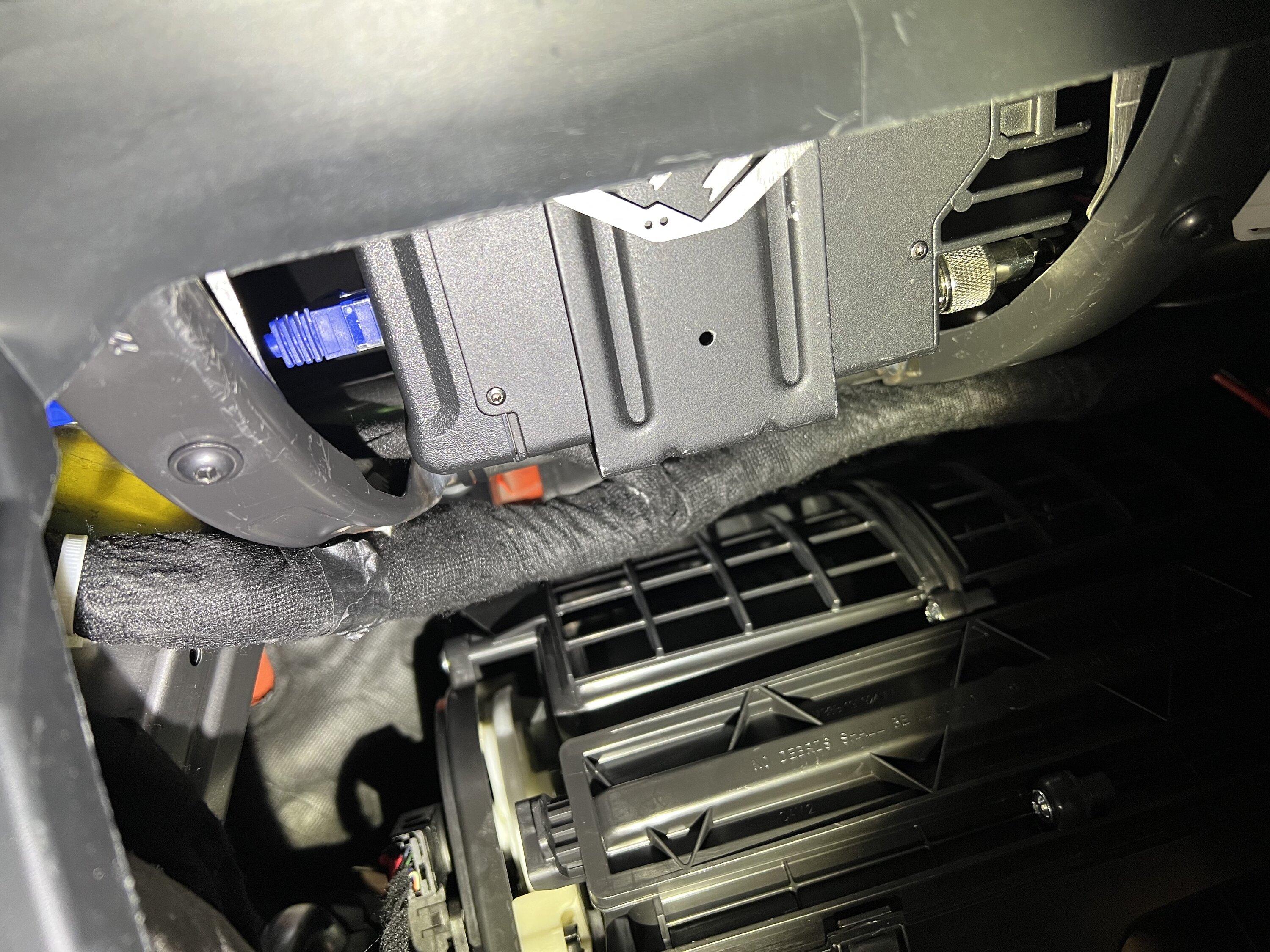 Ford Bronco Very Clean Midland MXT575 GMRS Radio Install with Mountains2Metal Bracket and 67 Designs Mic Mount IMG_2007