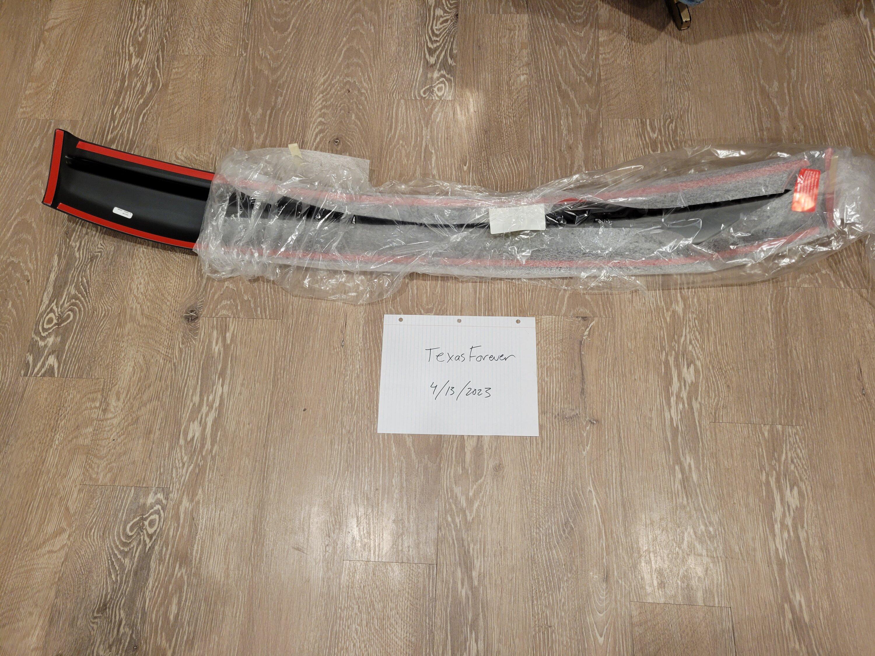 Ford Bronco Aeroskin II hood deflector 20230413_204538