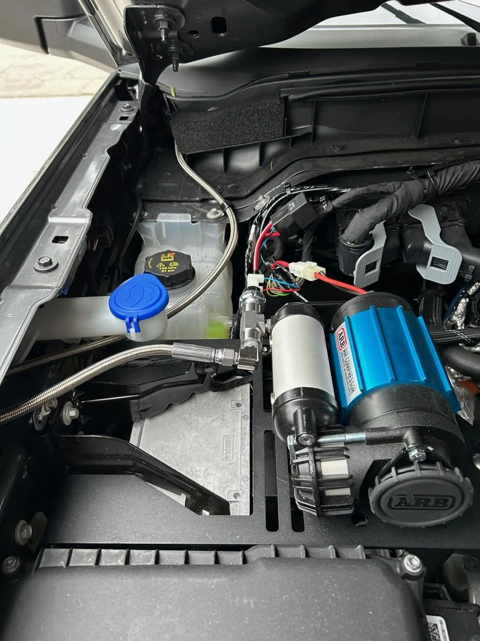 Ford Bronco ARB Air Coupling, Antenna location IMG_0042