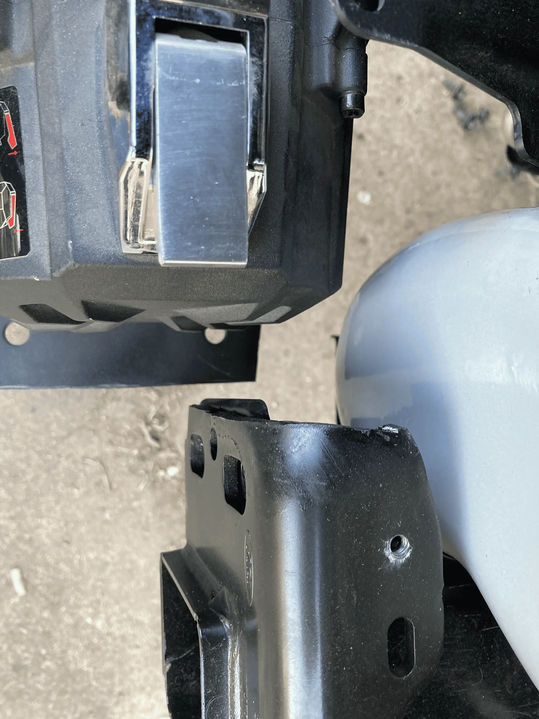 Ford Bronco Damage while using winch on improperly installed Rough Country High Mount 1681481398662