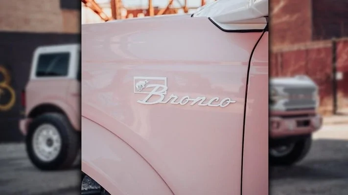 Ford Bronco PINK Bronco Wildtrak for $100K! 😳 8