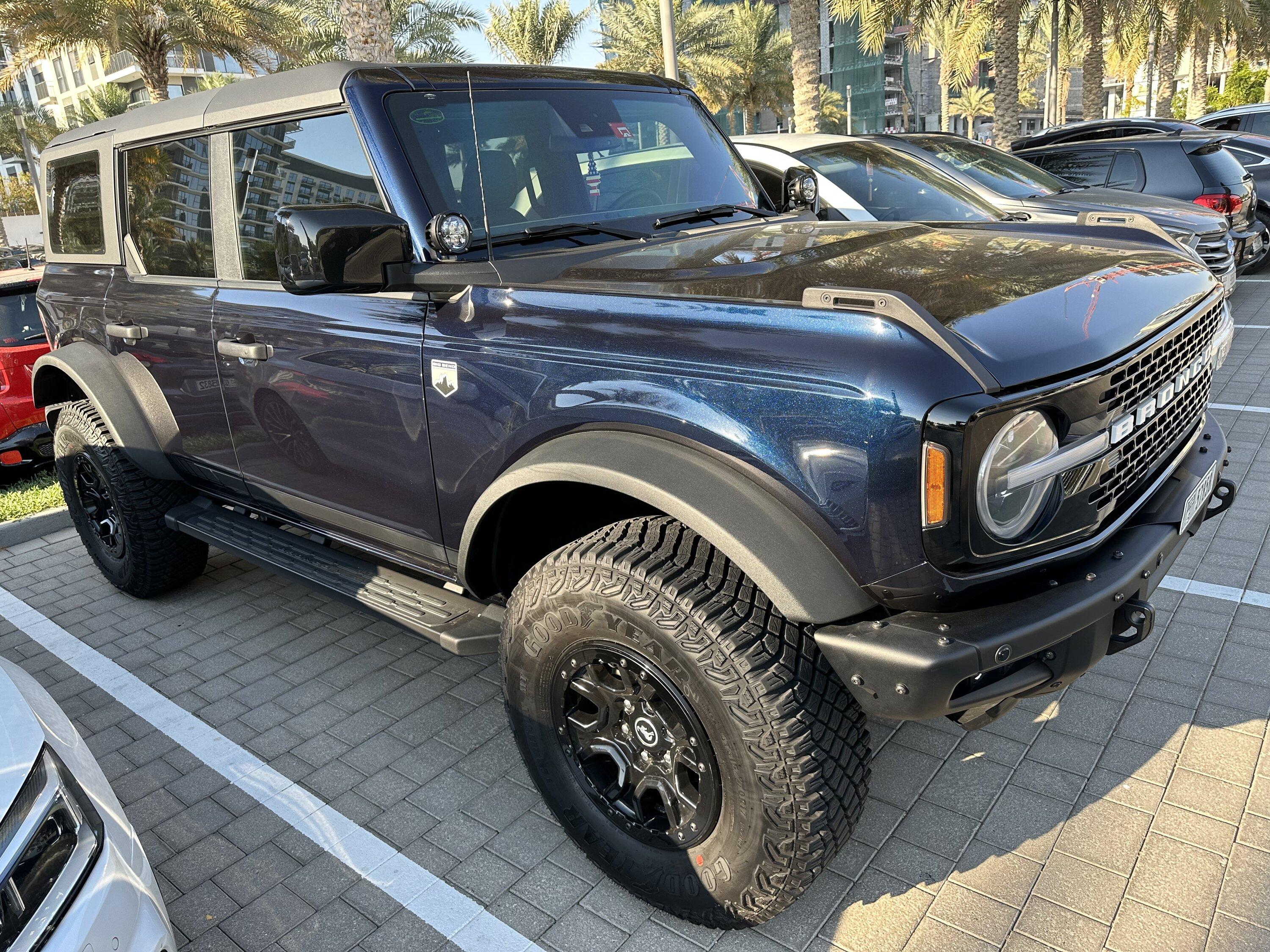Ford Bronco ANTIMATTER BLUE Bronco Club F287282E-B577-4B8F-9CC2-A2ECBFA98BC8