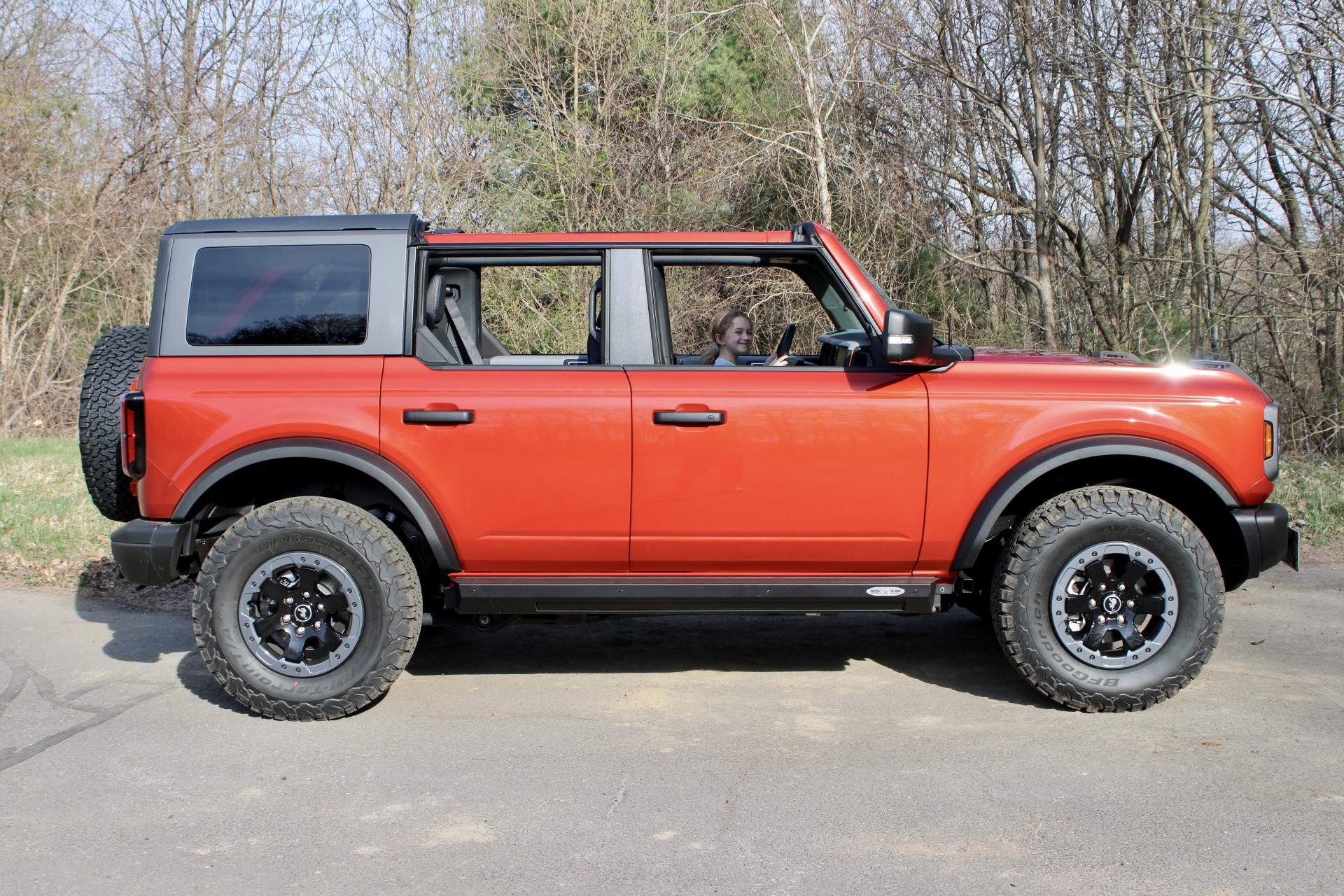 Ford Bronco HOT PEPPER RED Bronco Club D4C5B0E3-C2DF-4354-9895-1621D2C82A36