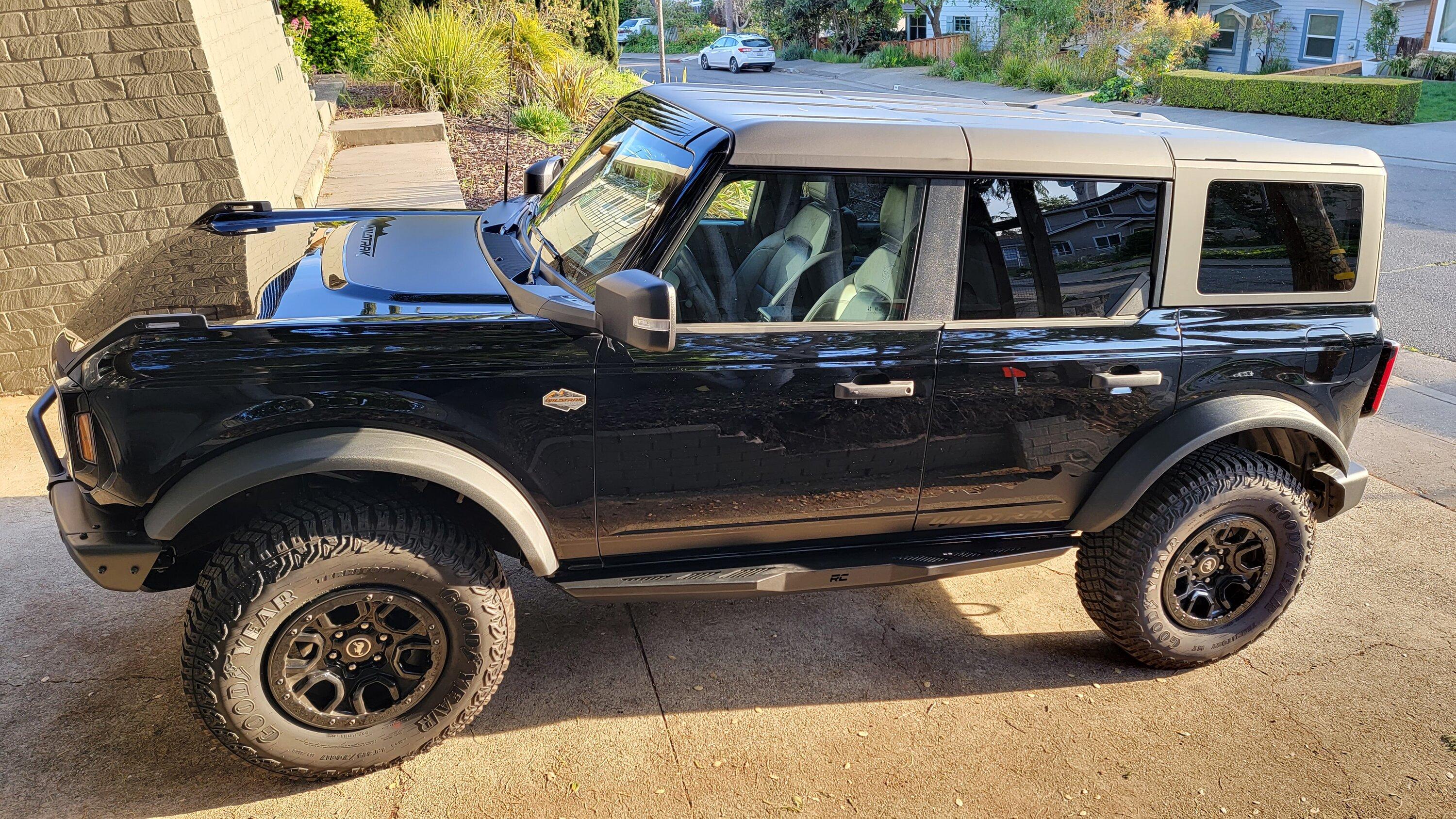 Ford Bronco Rough Country rock sliders installed 20230416_185339