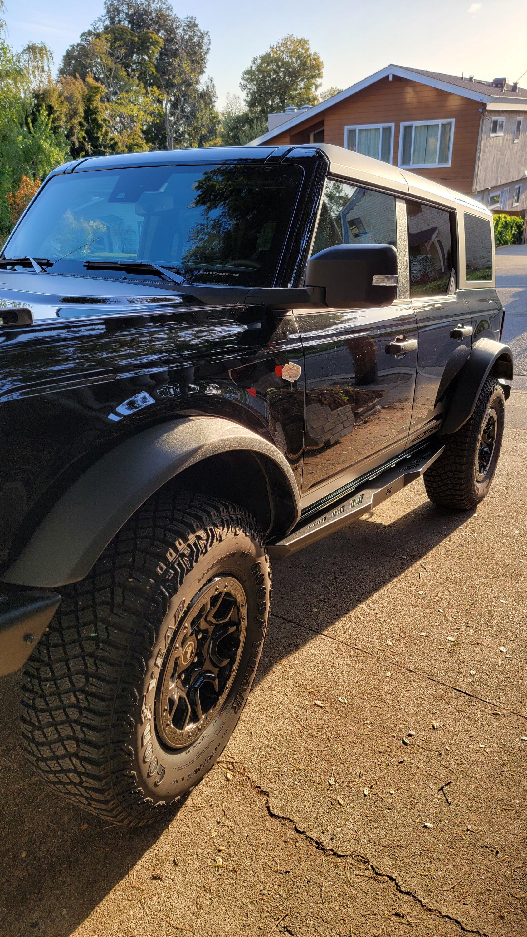 Ford Bronco Rough Country rock sliders installed 20230416_185352
