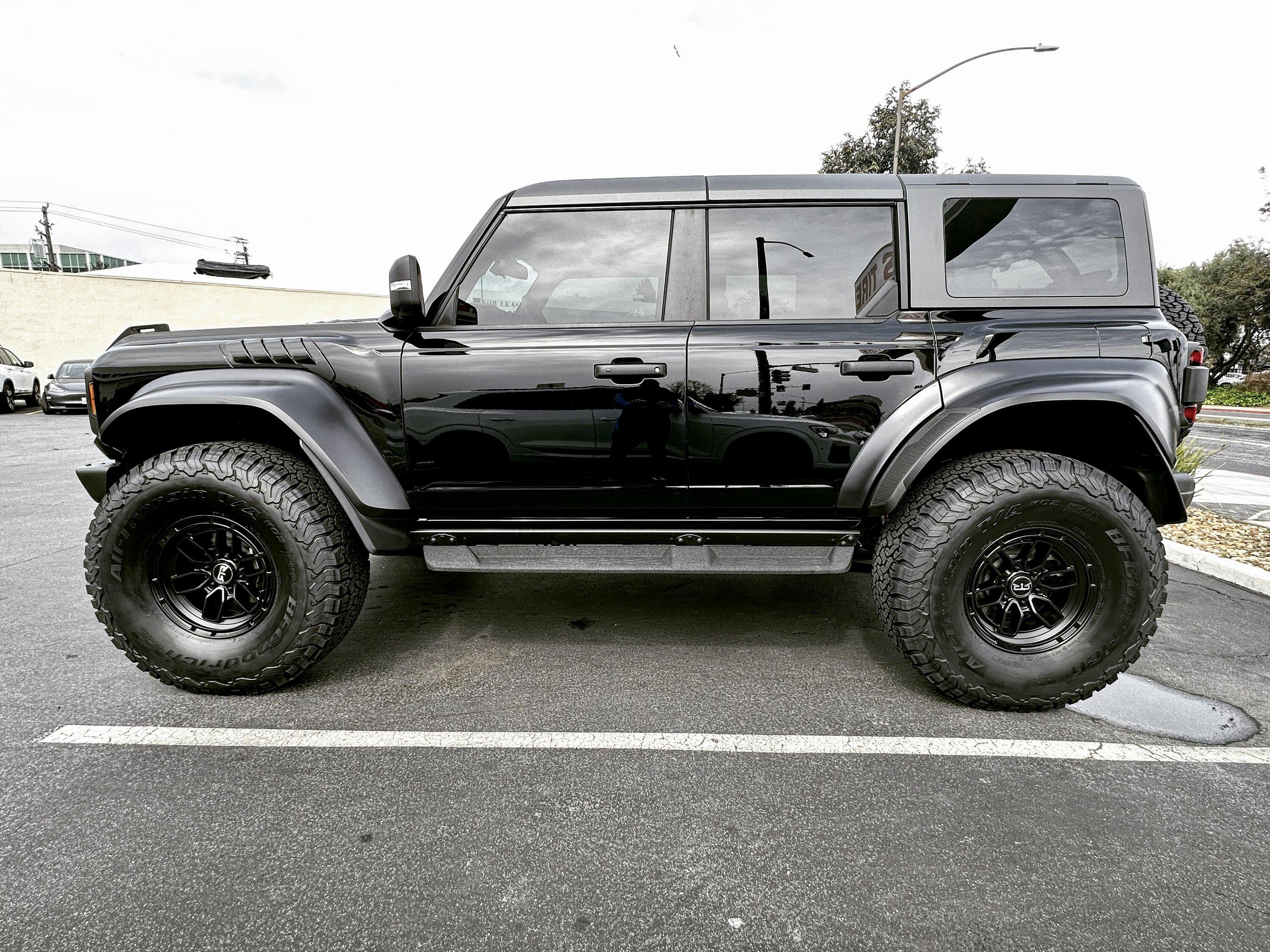 Ford Bronco SHADOW BLACK Bronco Club D69901EA-EA44-4C2C-A7C5-7480D14BA060