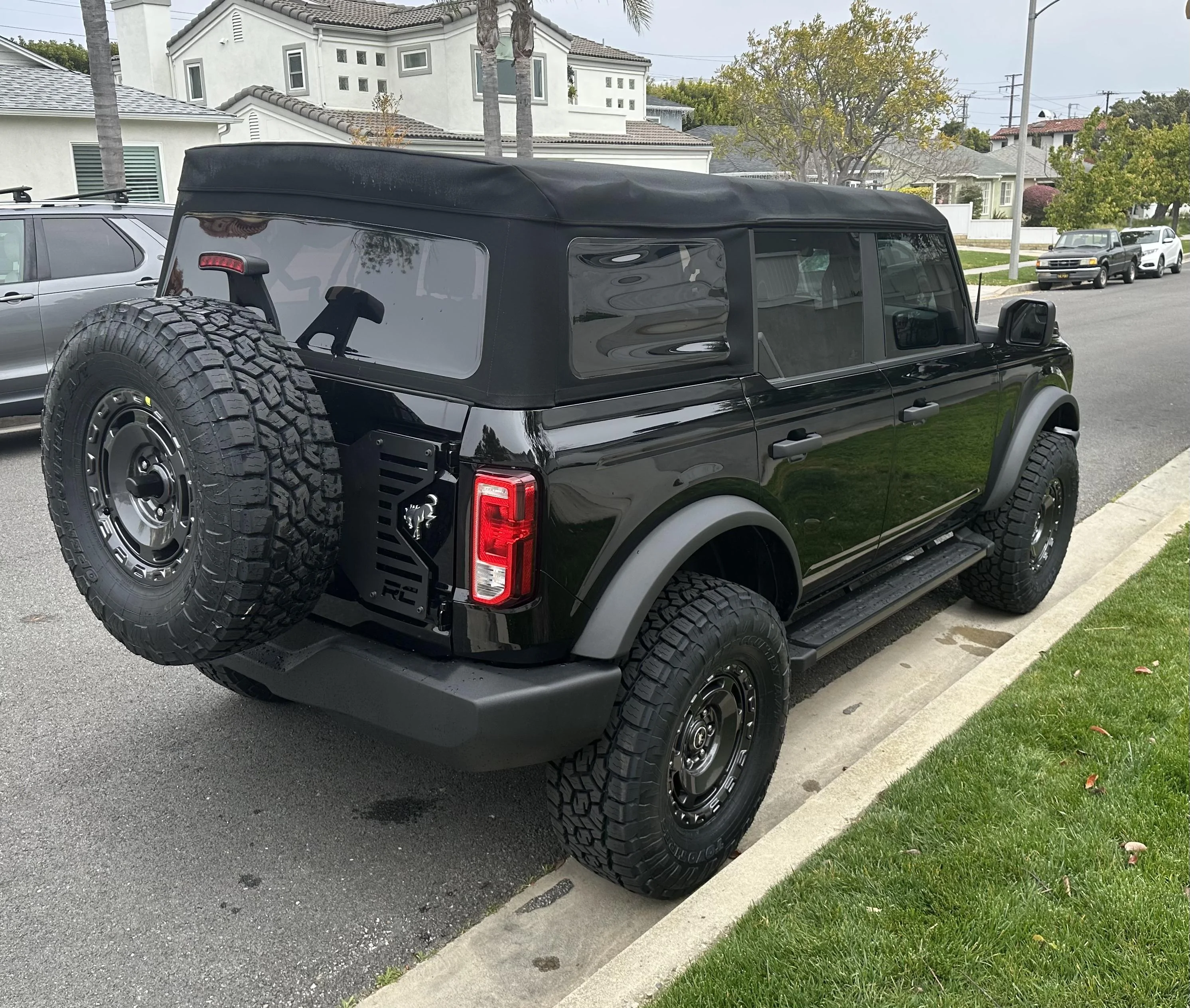 Ford Bronco Before/After: Base Bronco 4D gets 2" lift, Everglades wheels, 35s. Amazing. IMG_5023