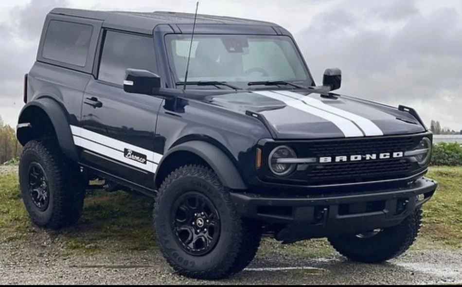 Ford Bronco Shelby racing stripes with ADV 5" fenders and Anderson Composites Halo Doors on my 2-door Base! 69E7DEA6-02FB-41AE-AE3C-E85A819BA99D