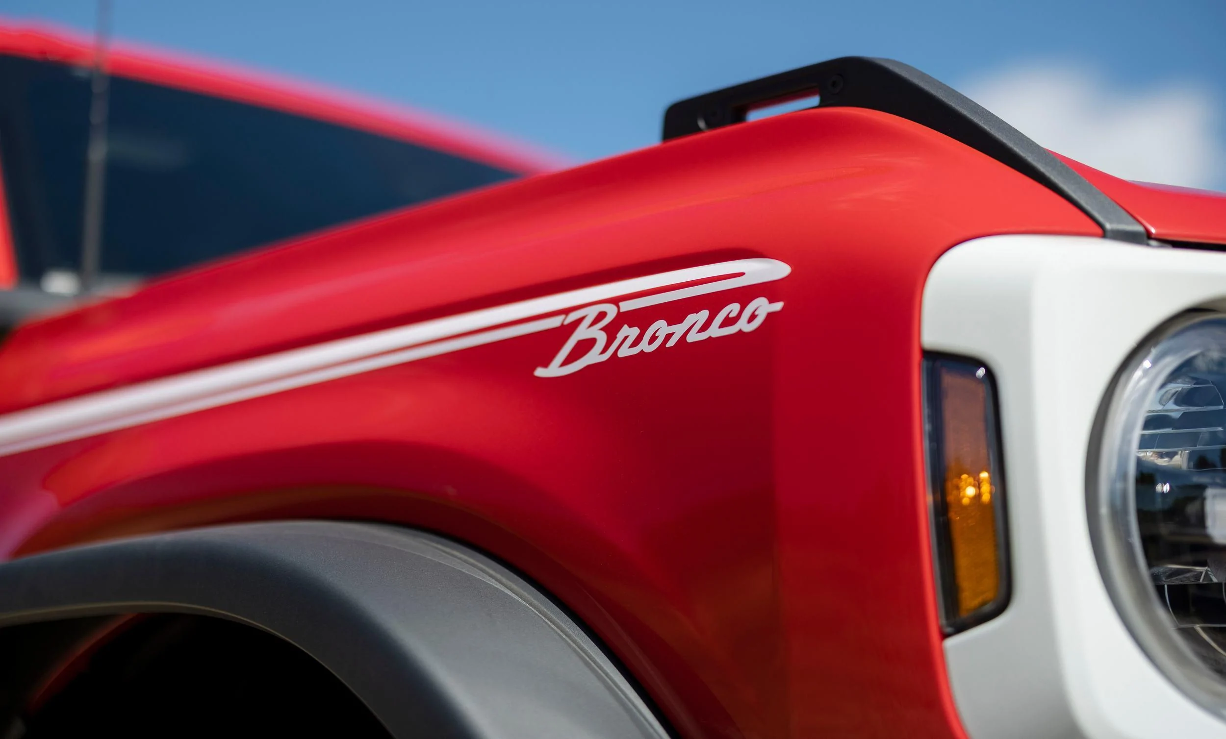 Ford Bronco Heritage Bronco side stripes by Rider Graphix 2023-Bronco-Heritage-Edition_Race-Red_06