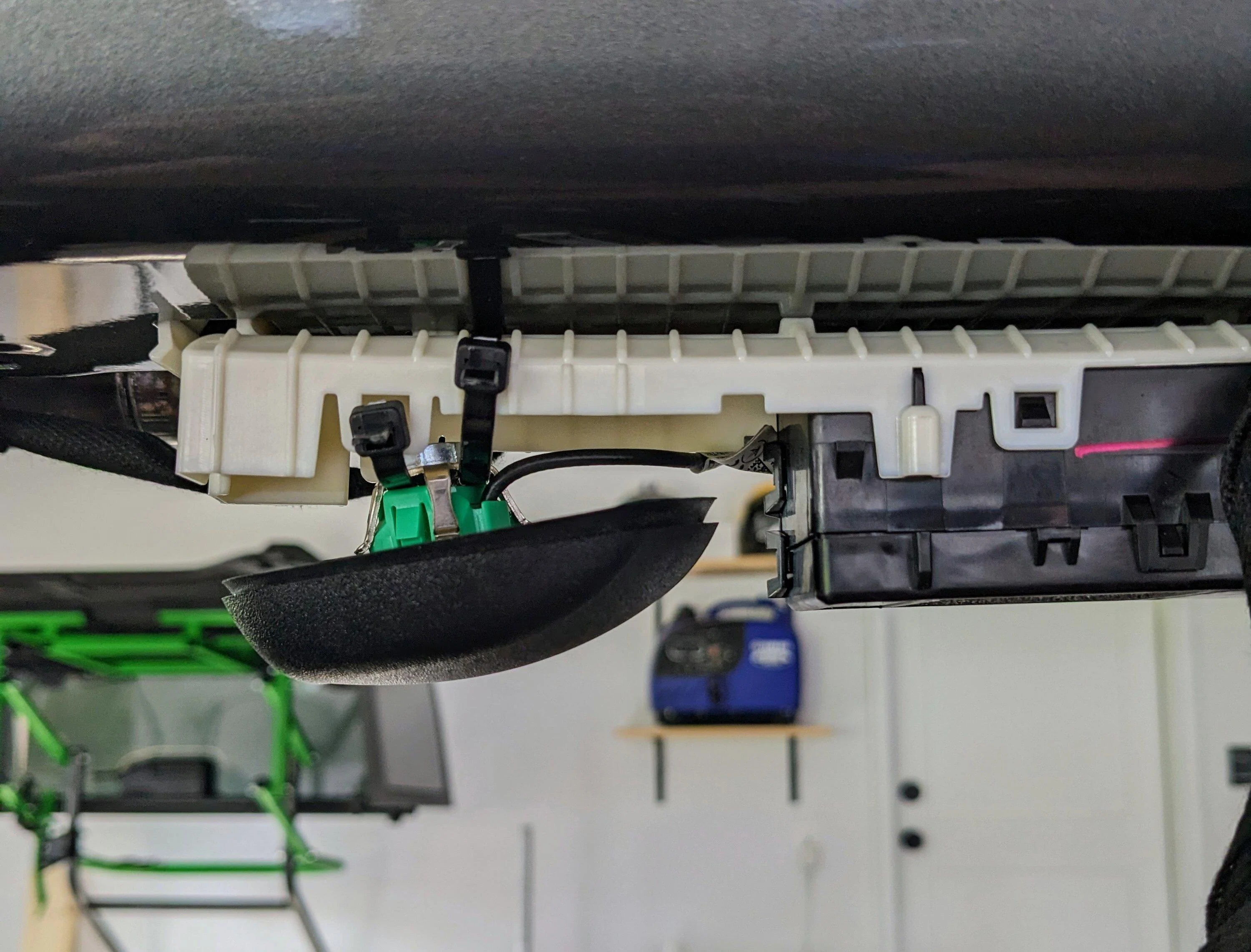 Ford Bronco Sirius Antenna Removal? PXL_20230419_204035264