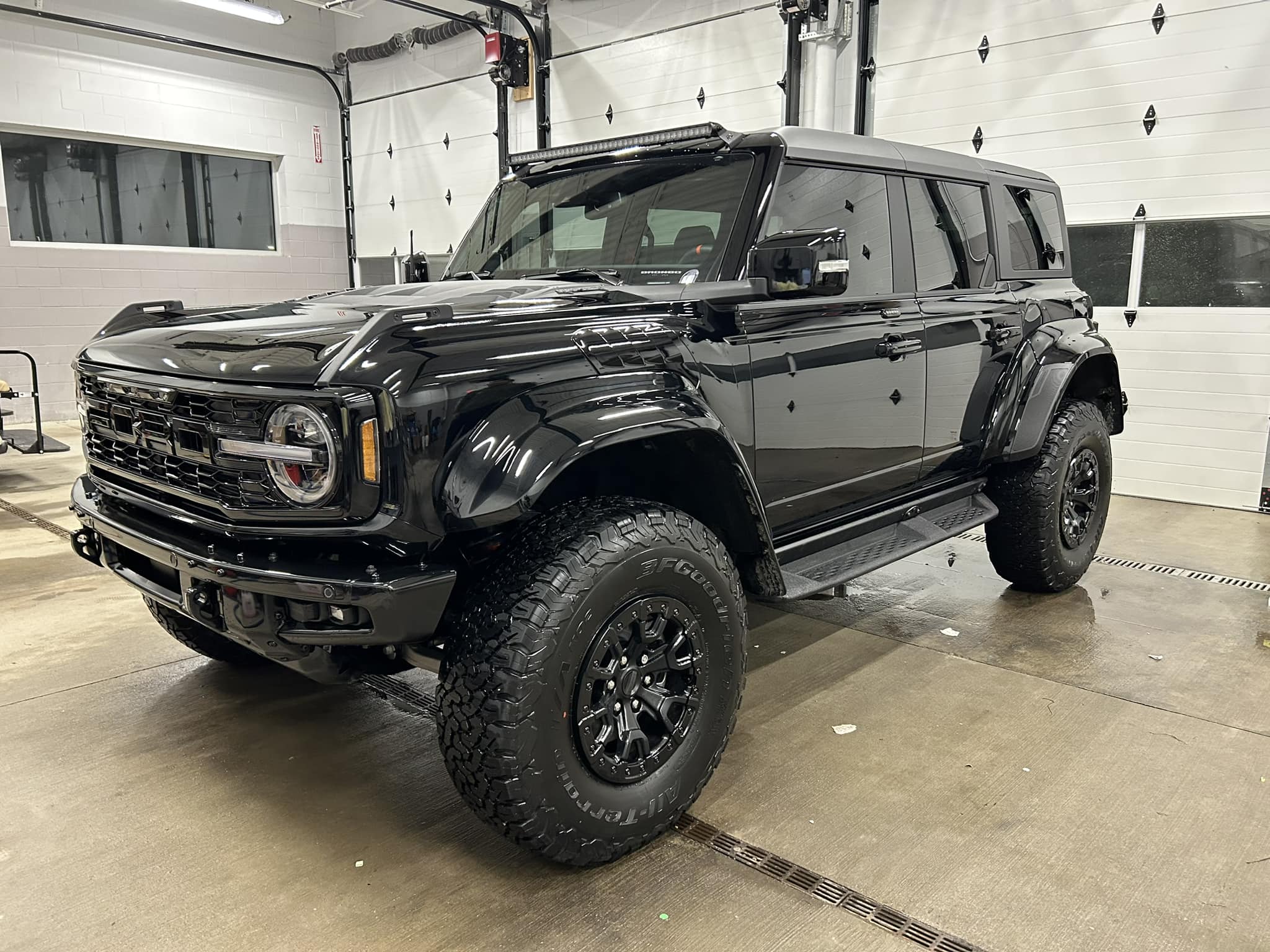 Ford Bronco SHADOW BLACK Bronco RAPTOR Photos Thread 342021308_1304087000175856_6459620101588808581_n