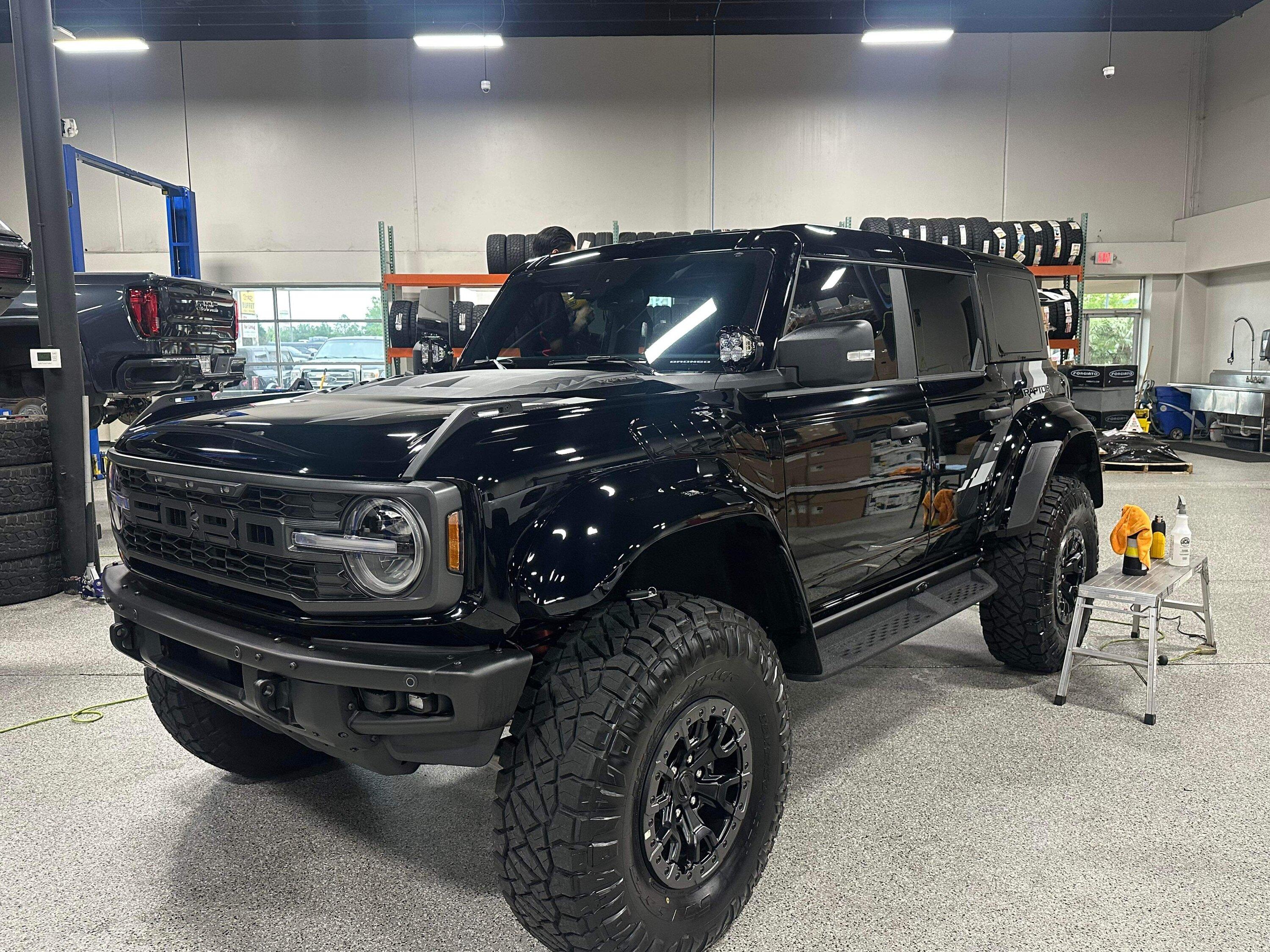 Ford Bronco SHADOW BLACK Bronco RAPTOR Photos Thread 30EDBC7A-1AA3-442C-AB2F-D4A6BDC151B8