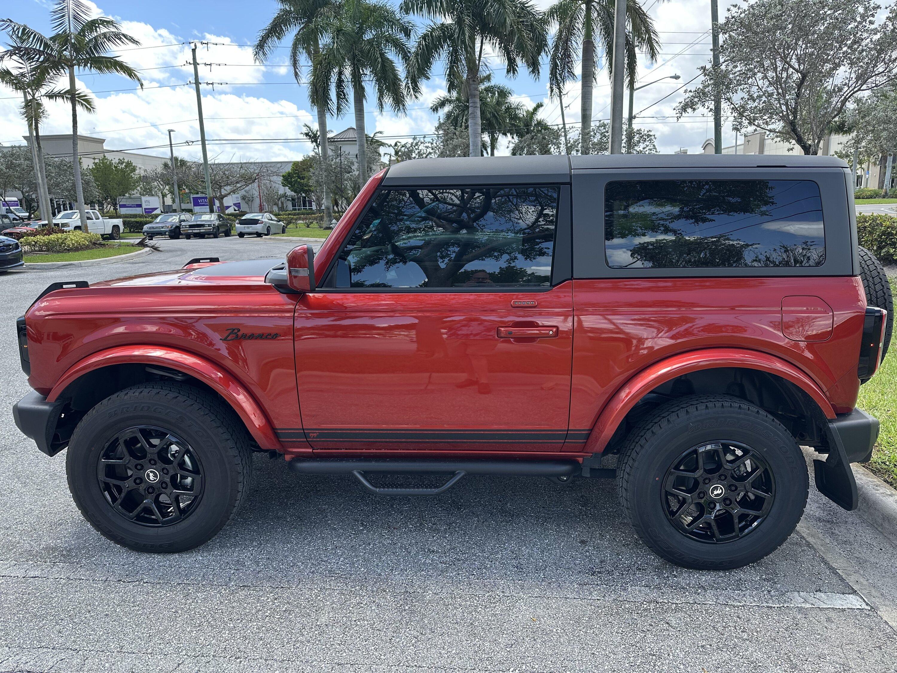 Ford Bronco HOT PEPPER RED Bronco Club IMG_7590