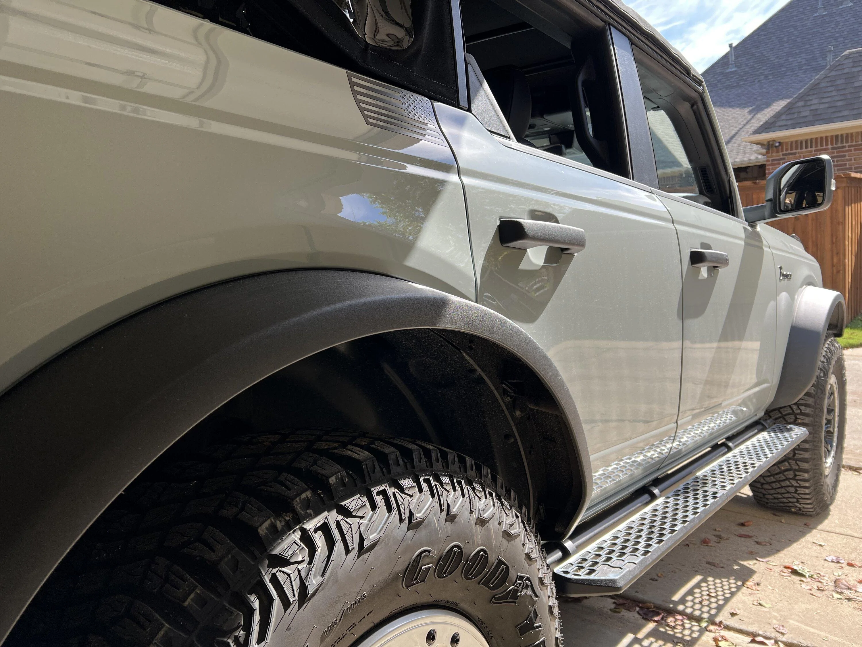 Ford Bronco Side steps for OEM rock rails MAGNUM Top Mount 2