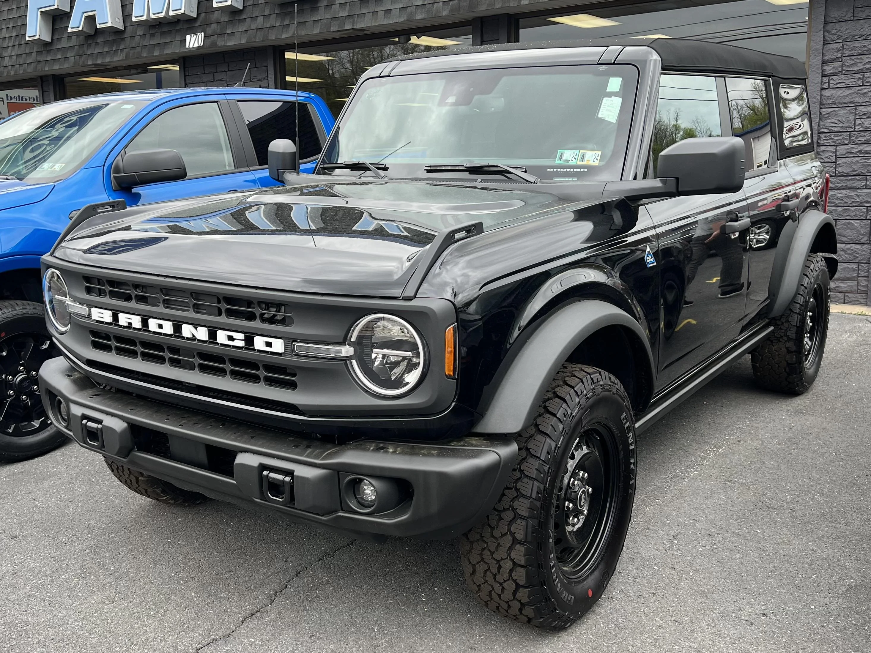 Ford Bronco SHADOW BLACK Bronco Club IMG_8058