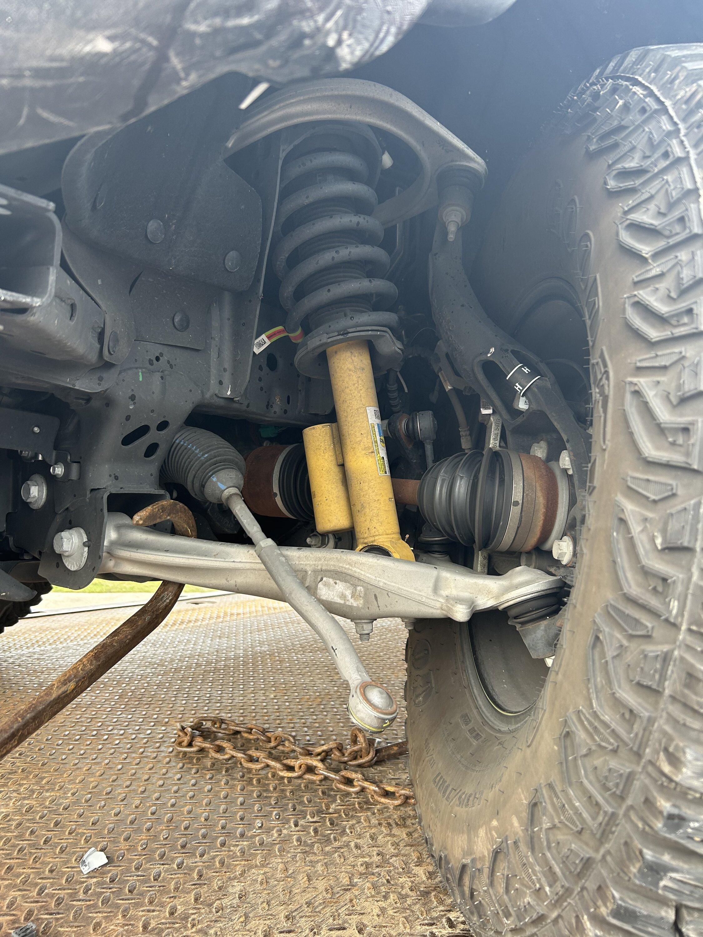 Ford Bronco 2021 Badlands Sasquatch took a hit... totaled? 6450490C-E02B-4DCB-81C8-1558EE9DC0D5