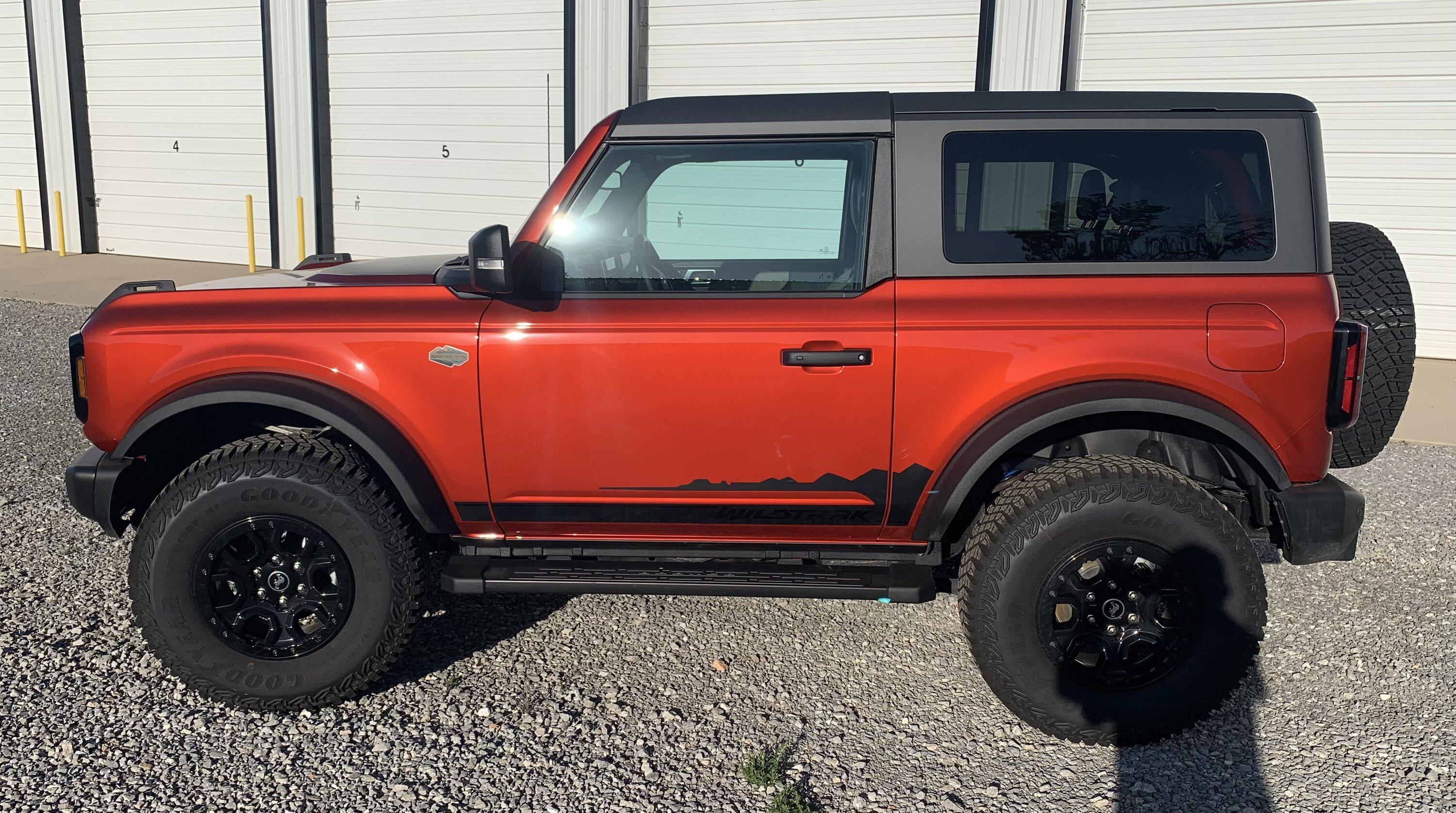 Ford Bronco HOT PEPPER RED Bronco Club 25603ACD-F0E7-4DE9-A53A-F01FA8848BD6