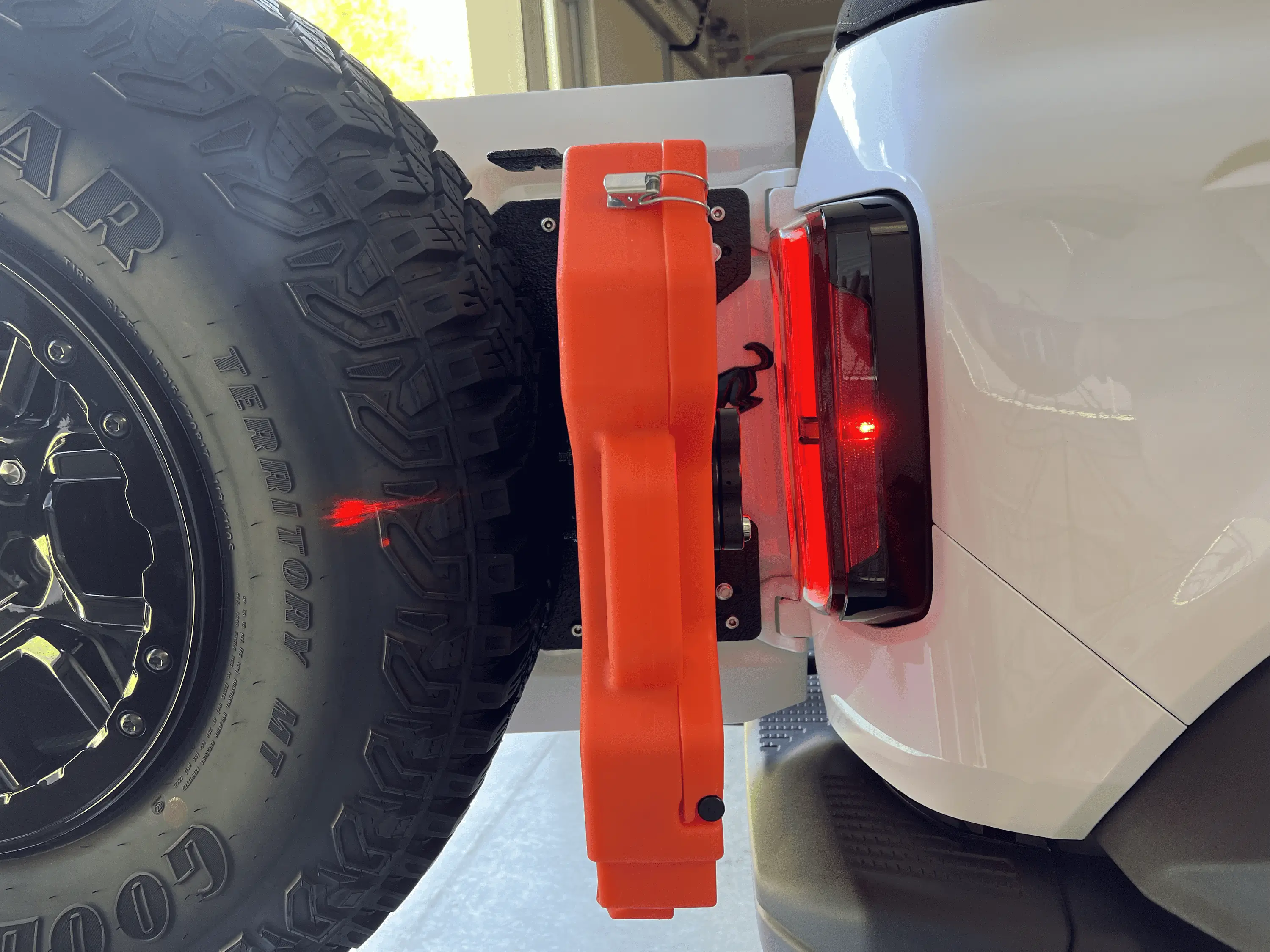 Ford Bronco DON'T SMASH YOUR TAILLIGHT tempImagexK1aYm