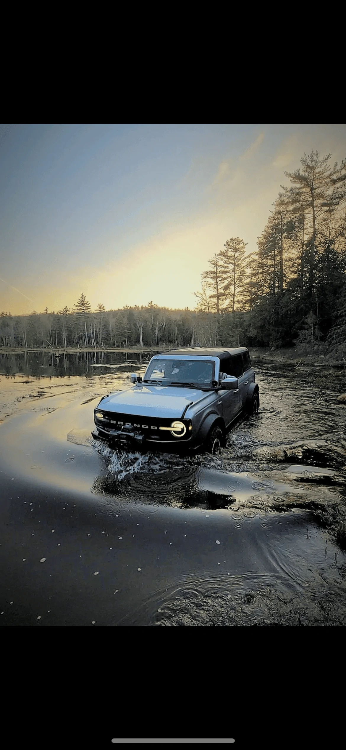 Ford Bronco ICONIC SILVER Bronco Club 4A37BDBA-81DD-48A4-87A0-569C4E19B6DA