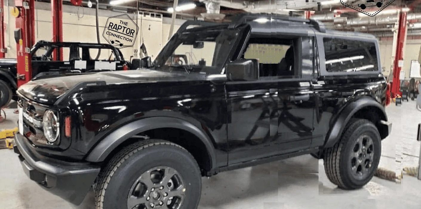 Ford Bronco Best Uncovered Looks Yet! Black 4 Door Bronco + 2 Door Without Top bronco 4dr resized as 2dr TAKE2