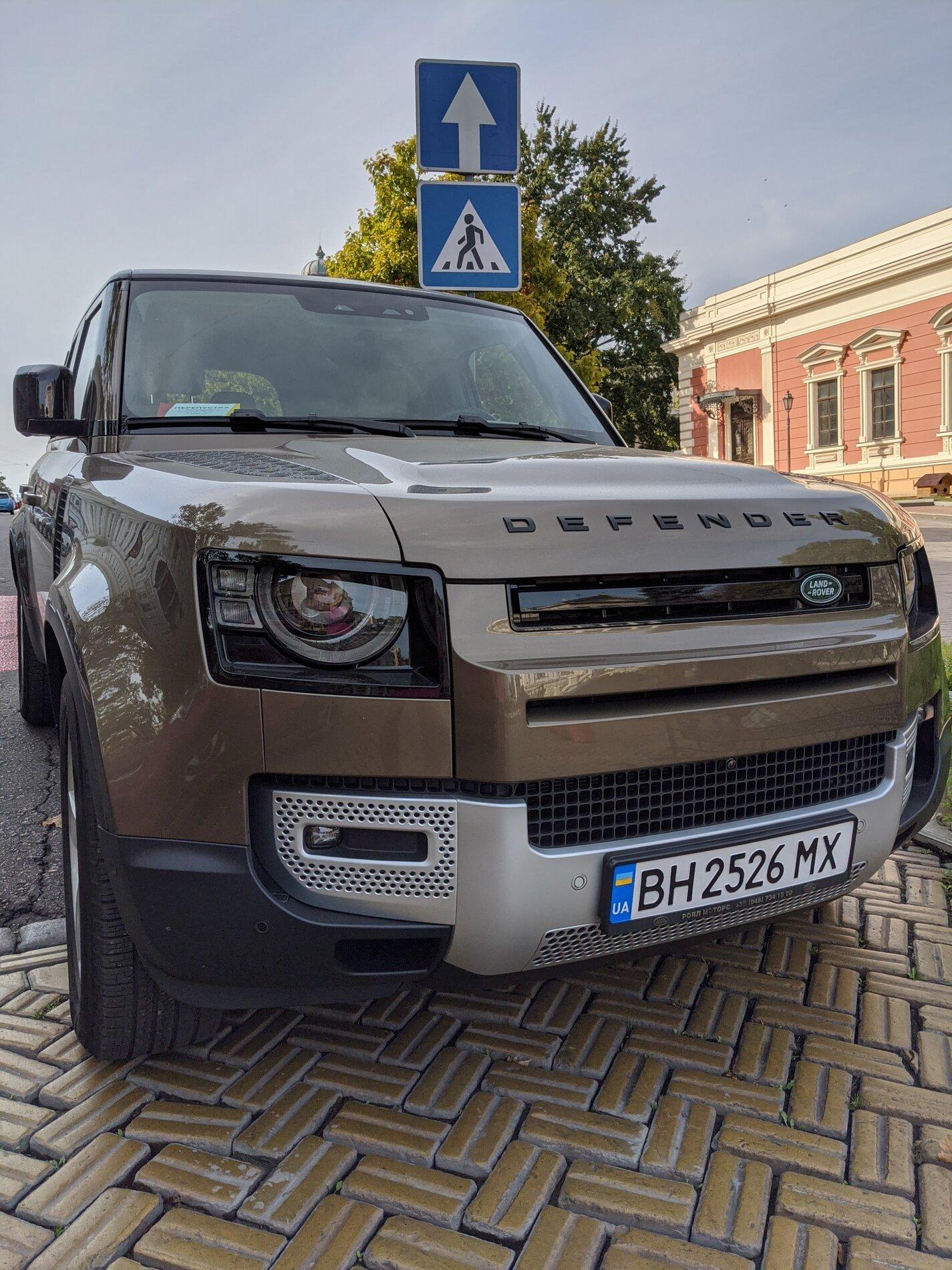 Ford Bronco A Land Rover Defender package/options comparison PXL_20201015_113531829