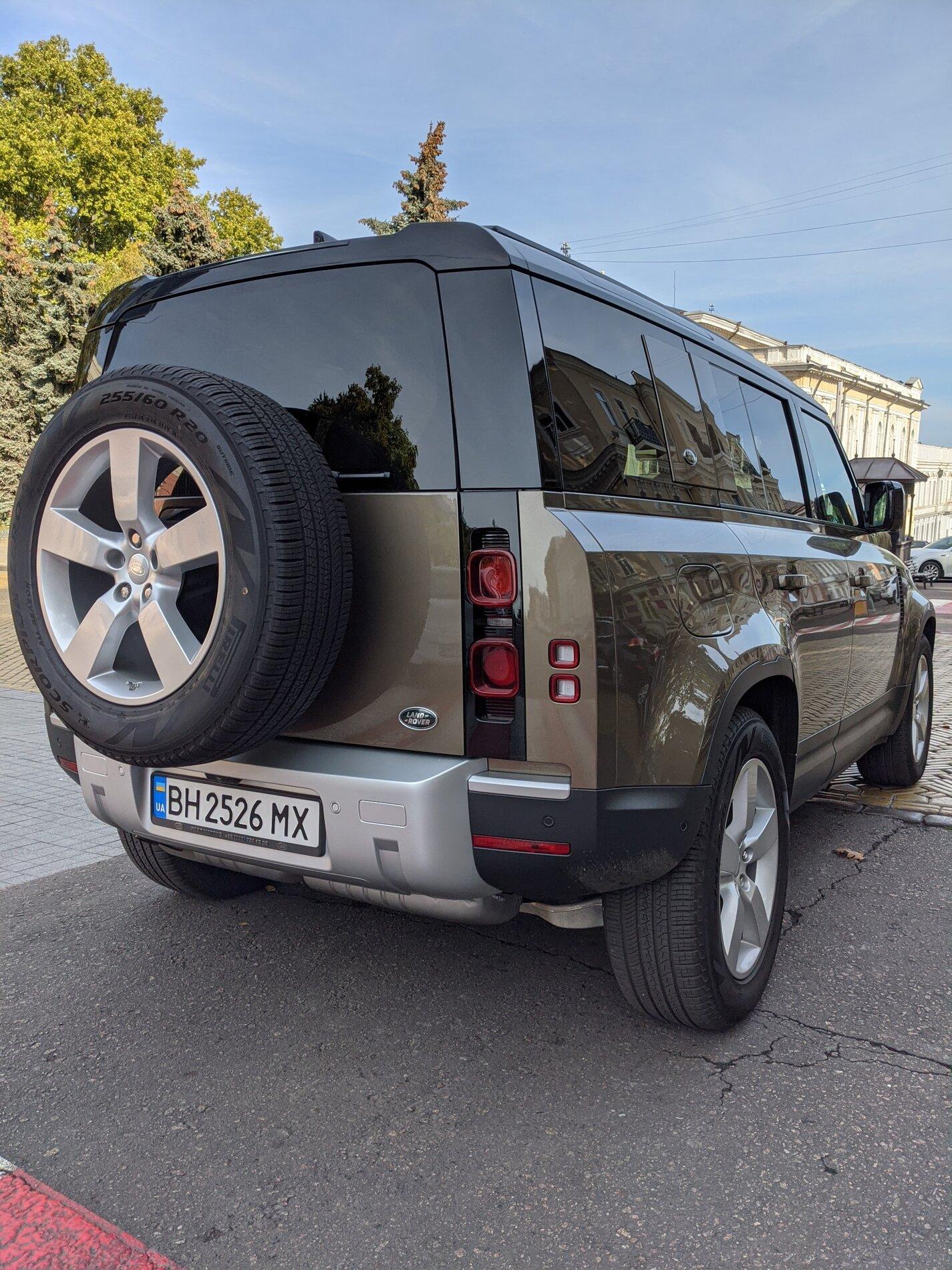 Ford Bronco A Land Rover Defender package/options comparison PXL_20201015_113559494