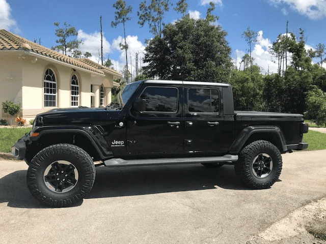 Ford Bronco APPLES (BRONCO) VS ORANGES (WRANGLER) jeep1-png