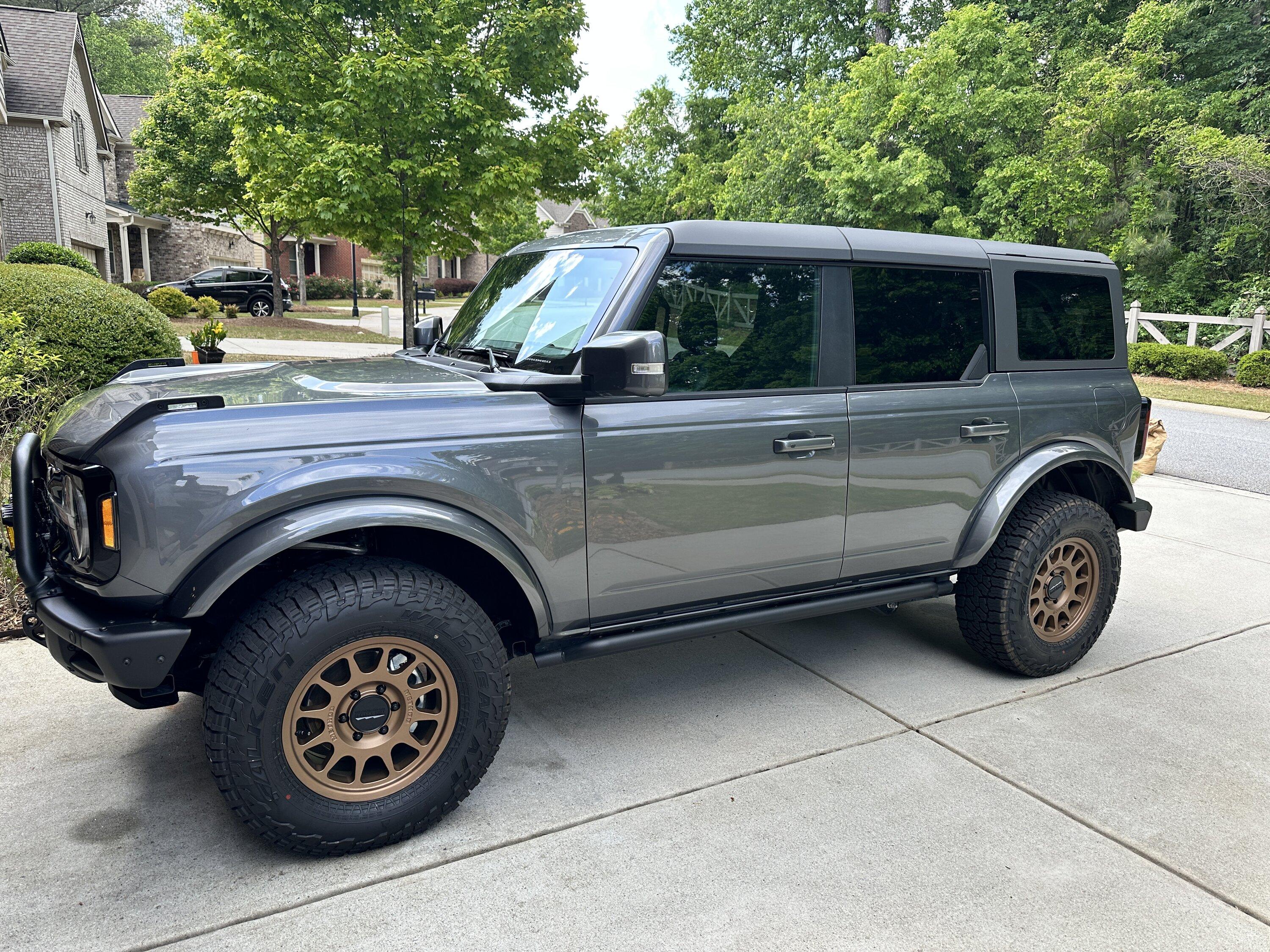 Ford Bronco CARBONIZED GRAY Bronco Club IMG_0252