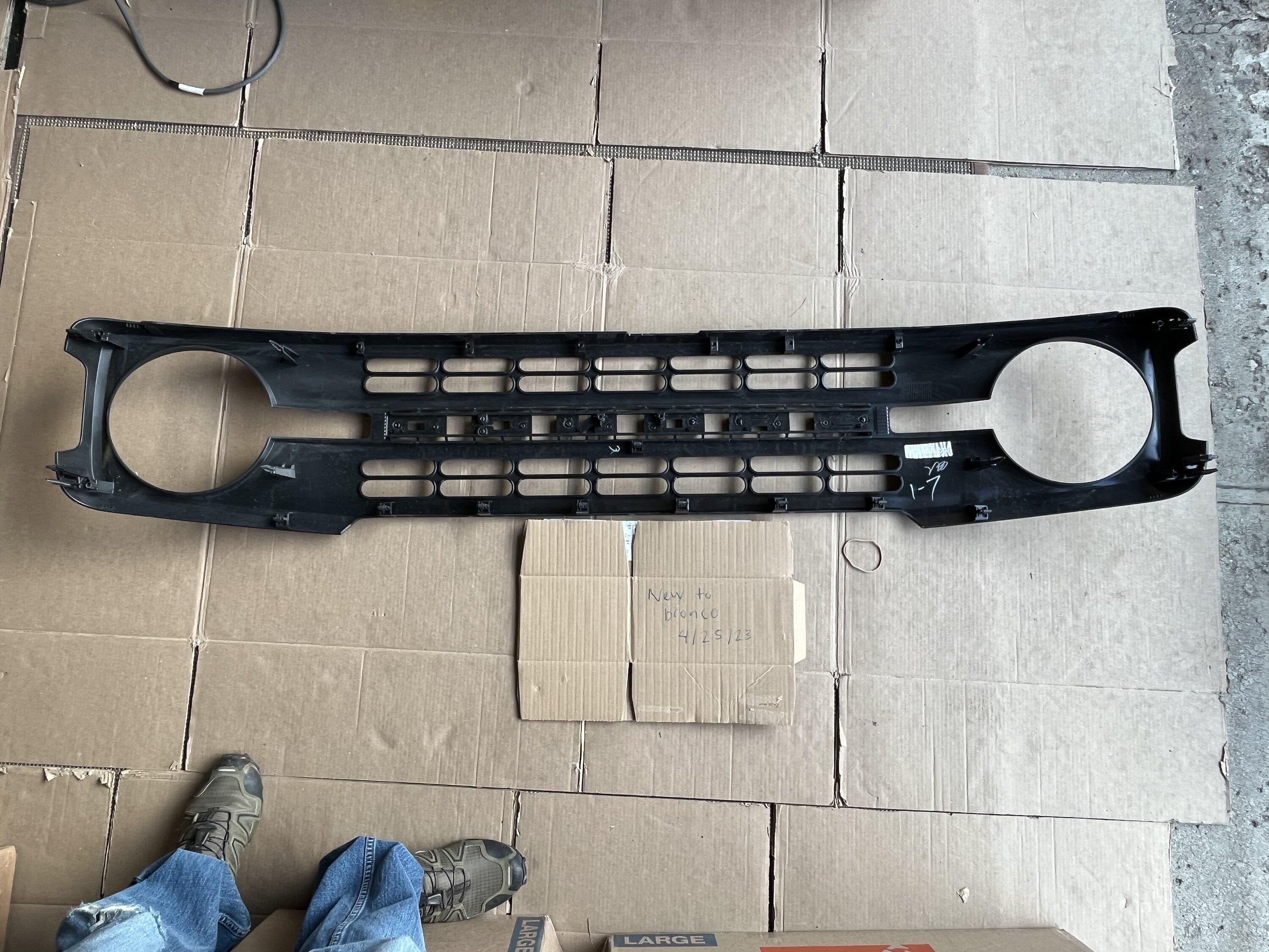 Ford Bronco Base bronco grille 47613553-B3EF-4D25-9DF8-29F11D9A91C2