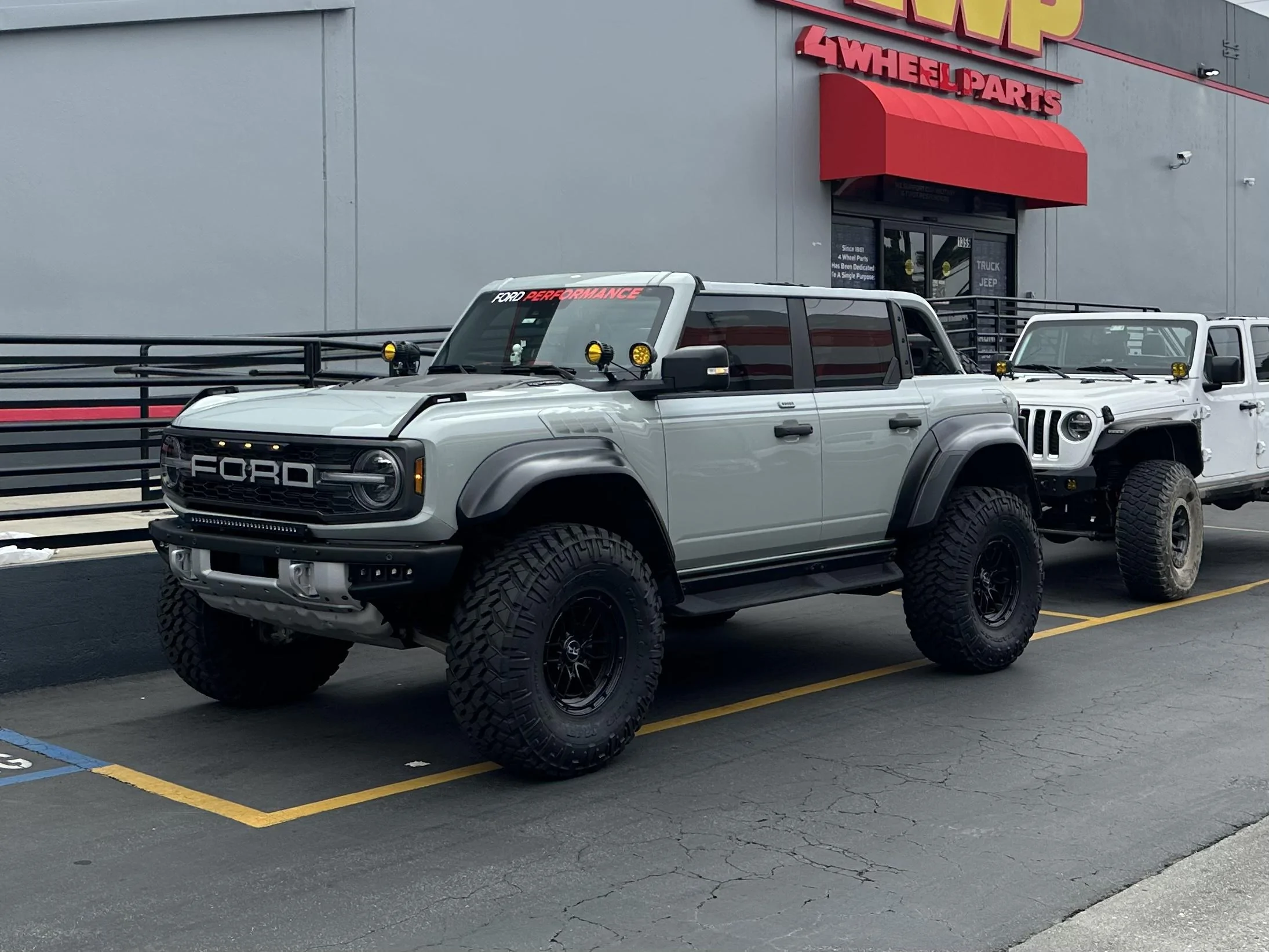 Ford Bronco CACTUS GRAY Bronco RAPTOR Photos Thread 400DCD72-4A6E-4189-8619-2C1A46CA956F