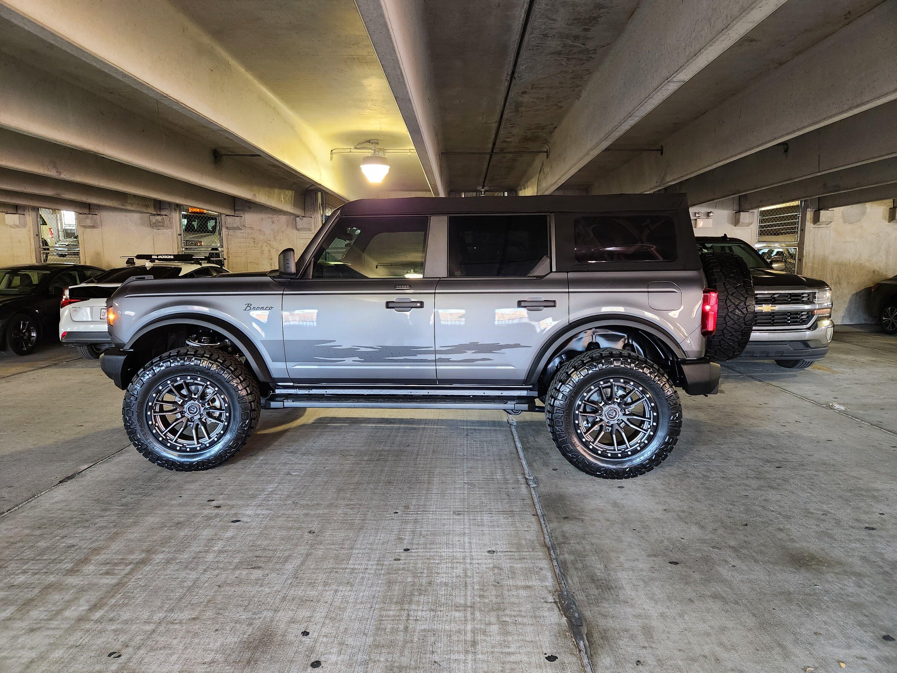 Ford Bronco CARBONIZED GRAY Bronco Club 20230222_171304