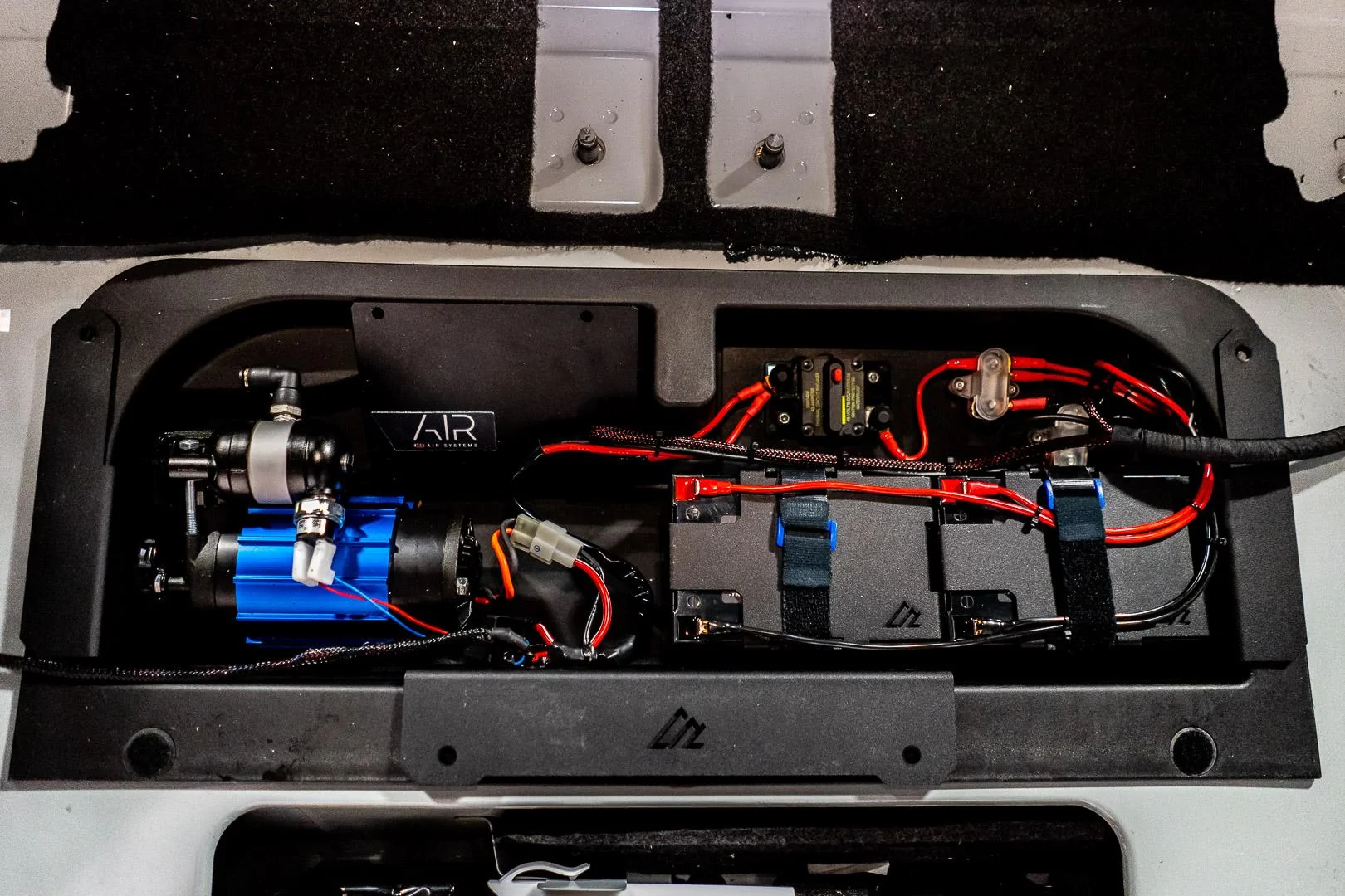 Ford Bronco Dual Battery Setups vs Portable Power supply IG-06412