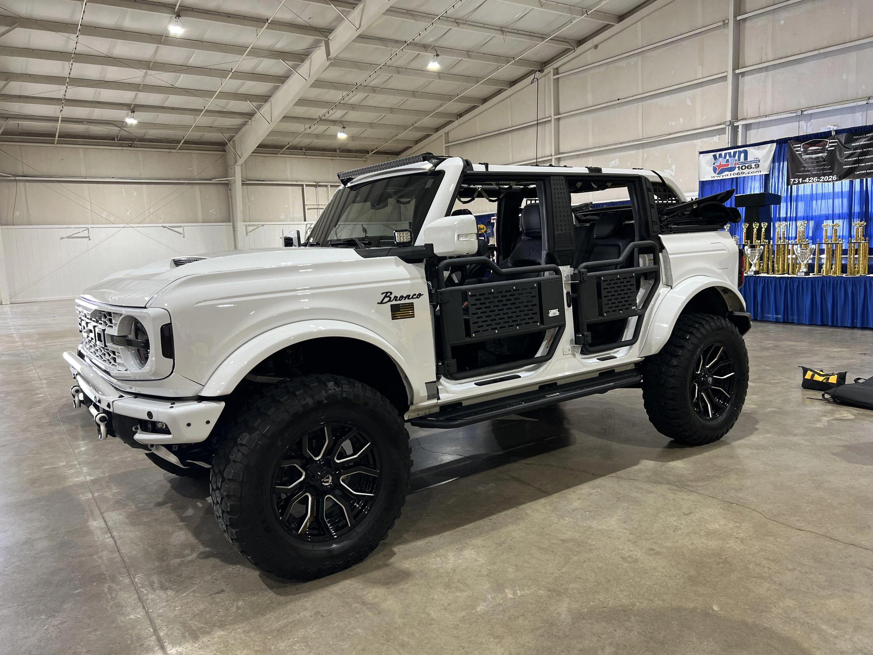 Ford Bronco Opinions about this build 70076648338__2F100128-283B-4160-93AF-7F454F3FF55F